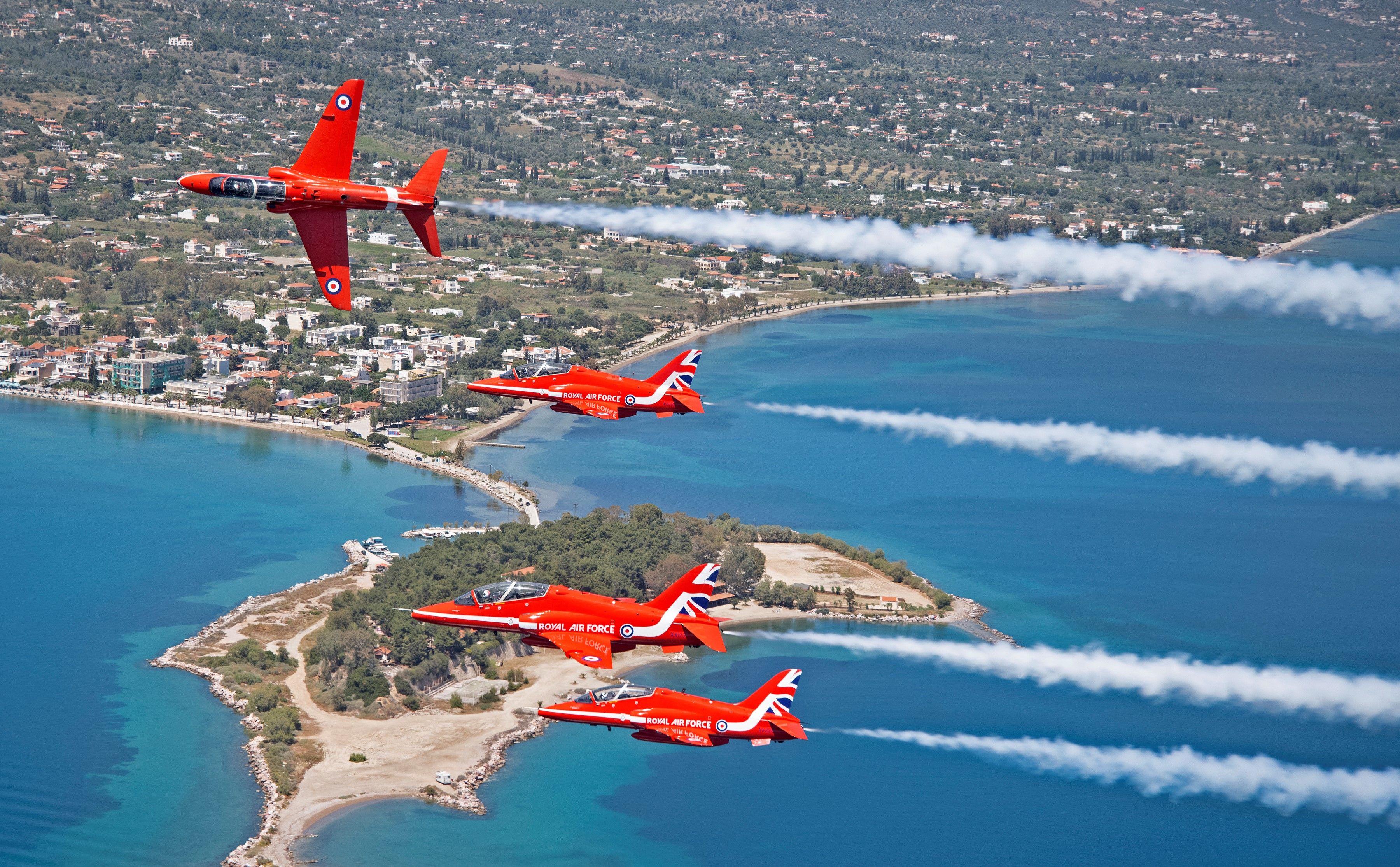 How Many Hours Must Pilots have To Fly In Display Teams?