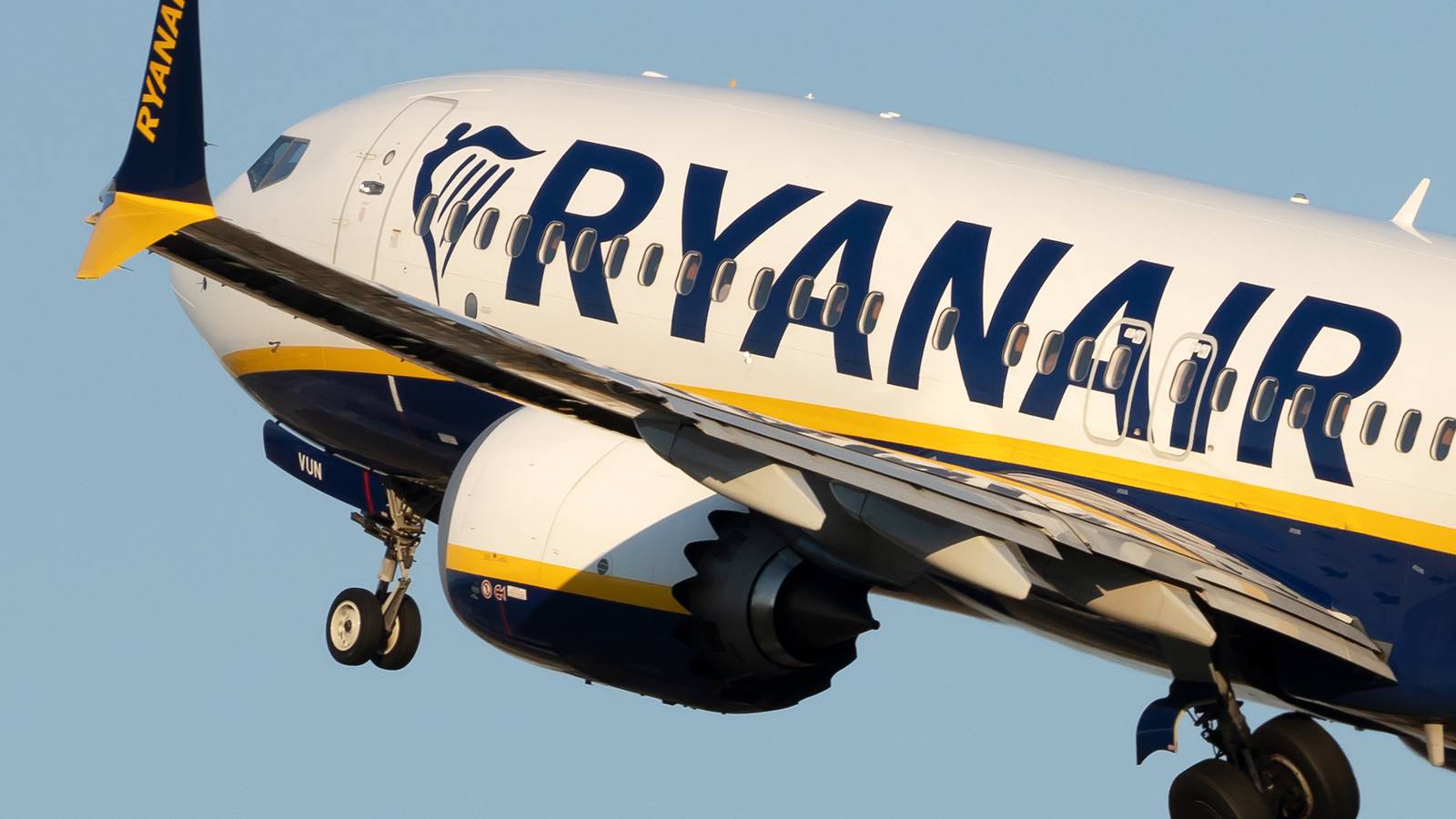 Ryanair Relaunches Domestic London-Edinburgh Boeing 737 Service
