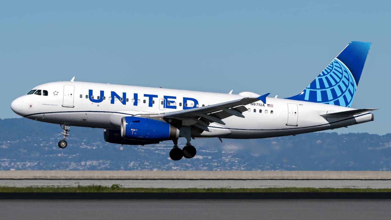 United Airlines Concerned About Missing Cuba Flight Resumption Deadline