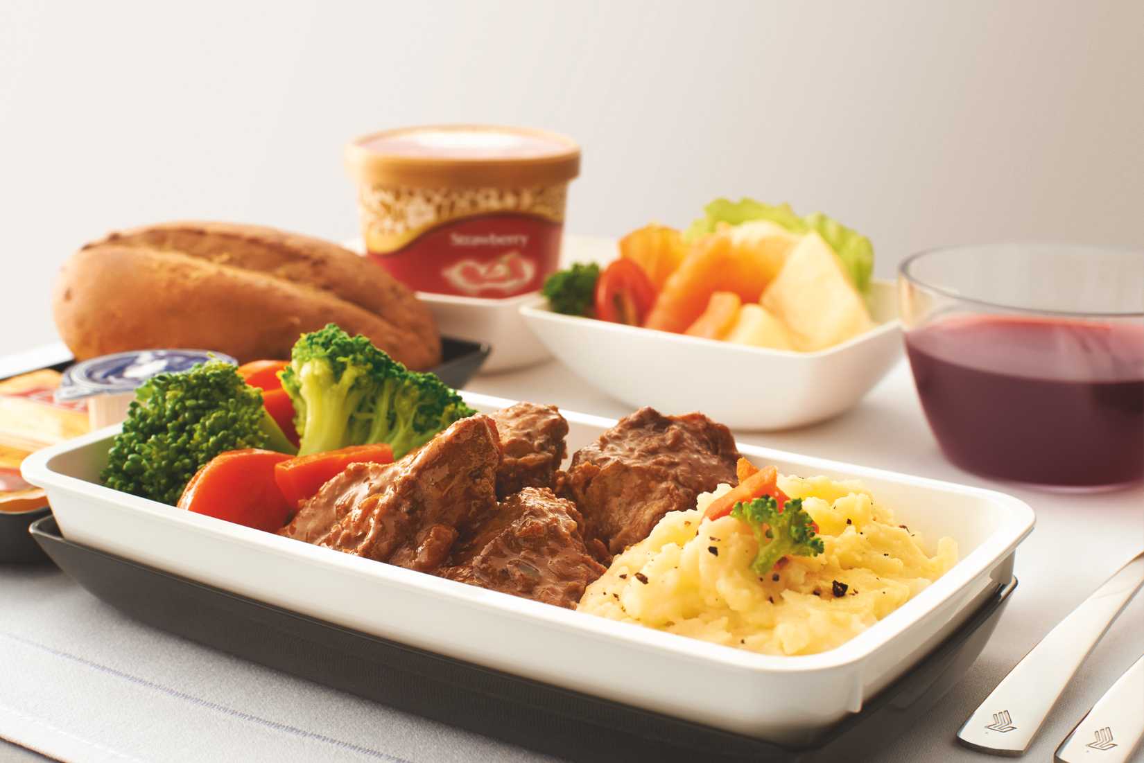 A Singapore Airlines premium economy meal