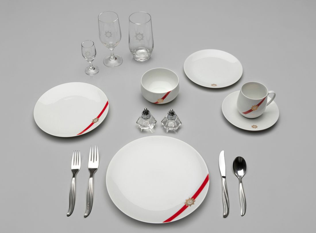 From United To Western: SFO Exhibits Classic Meal Service Sets