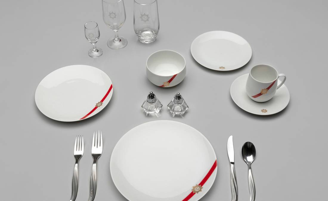 From United To Western: SFO Exhibits Classic Meal Service Sets