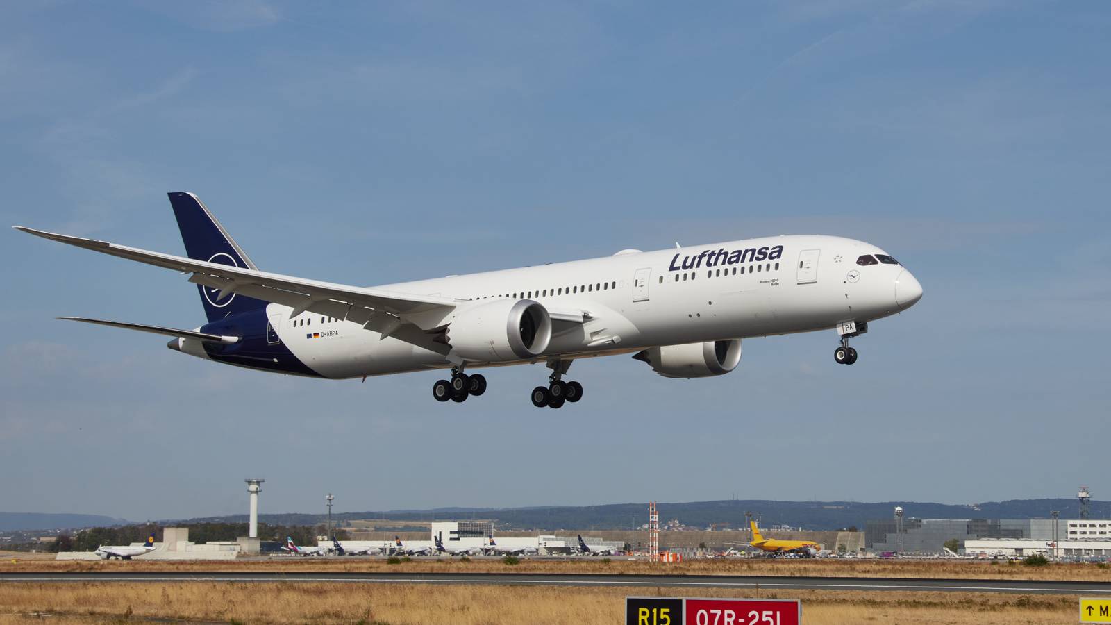 Lufthansa Reveals New Long-Haul Cabin Concept Including 1st Class Suites