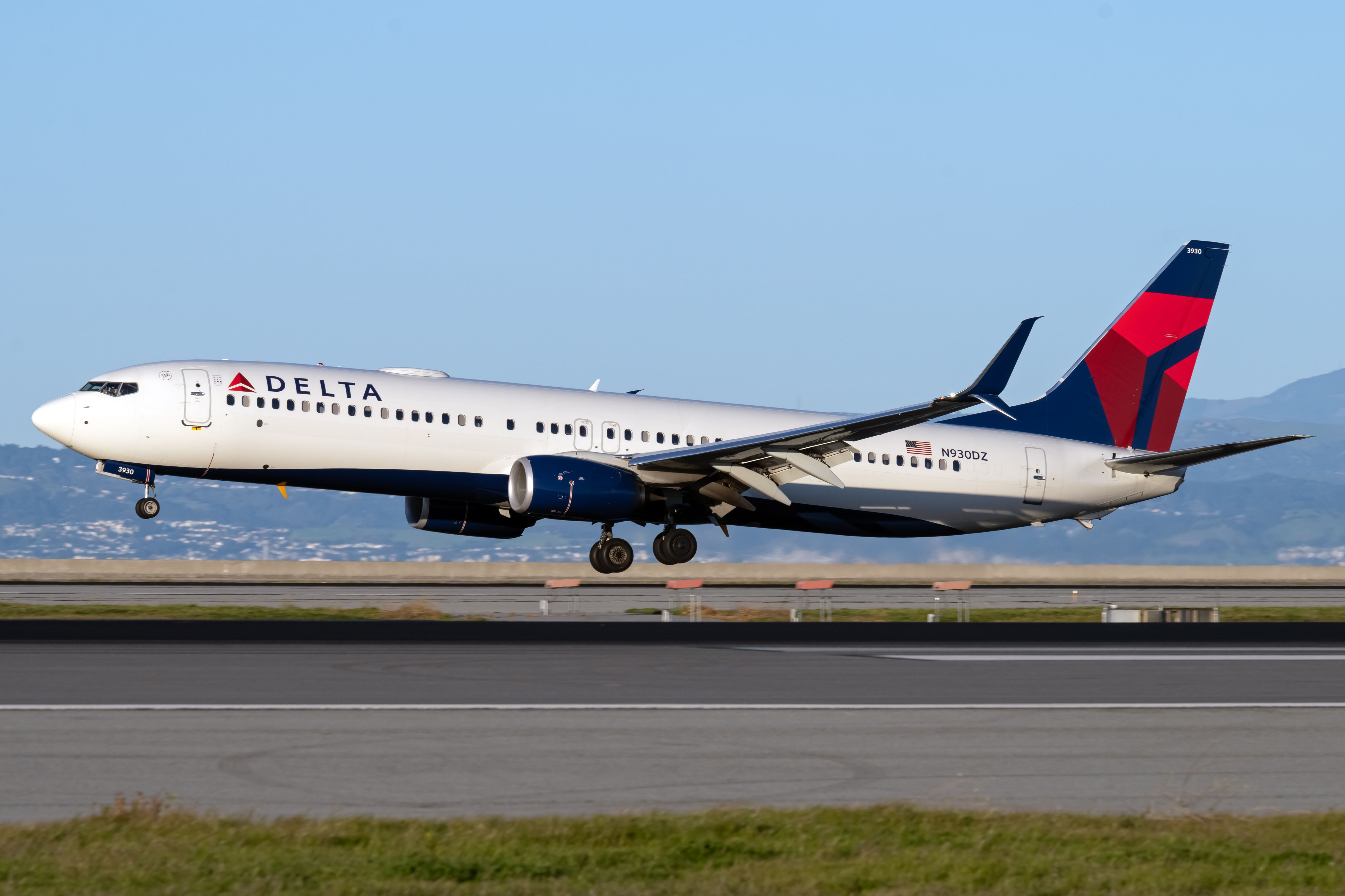 Passenger Fails To Storm Delta Cockpit As Army Veteran Intervenes