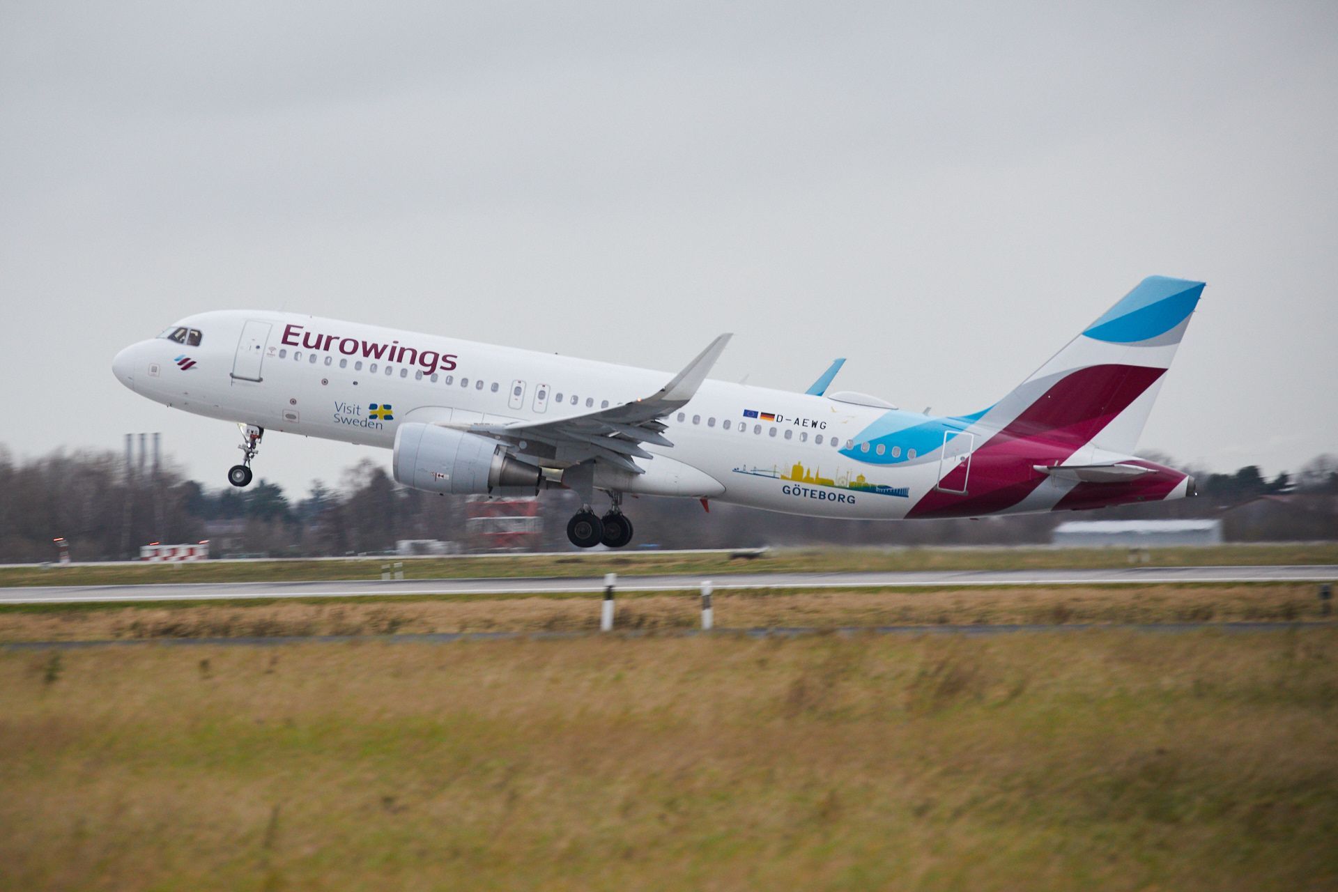 Eurowings Discover Airbus A320 Declares Emergency After Captain Is Incapacitated At Frankfurt