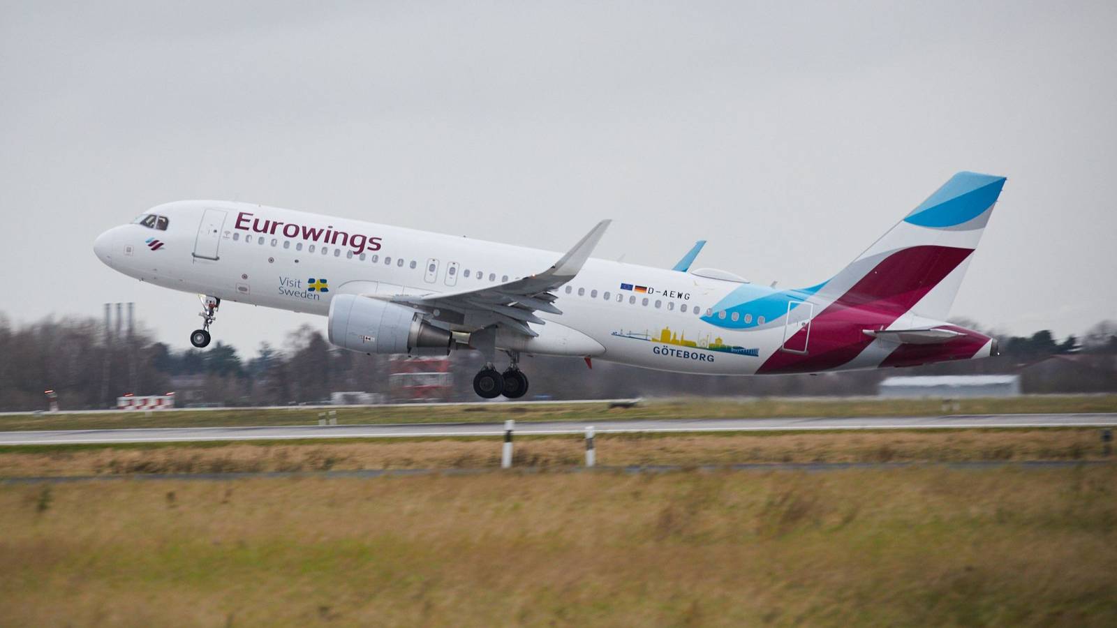 Emergency Declared After Eurowings Discover Airbus A320 Captain Incapacitated On Approach To Frankfurt