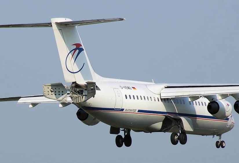 How Do Aircraft Spoilers & Speed Brakes Work?