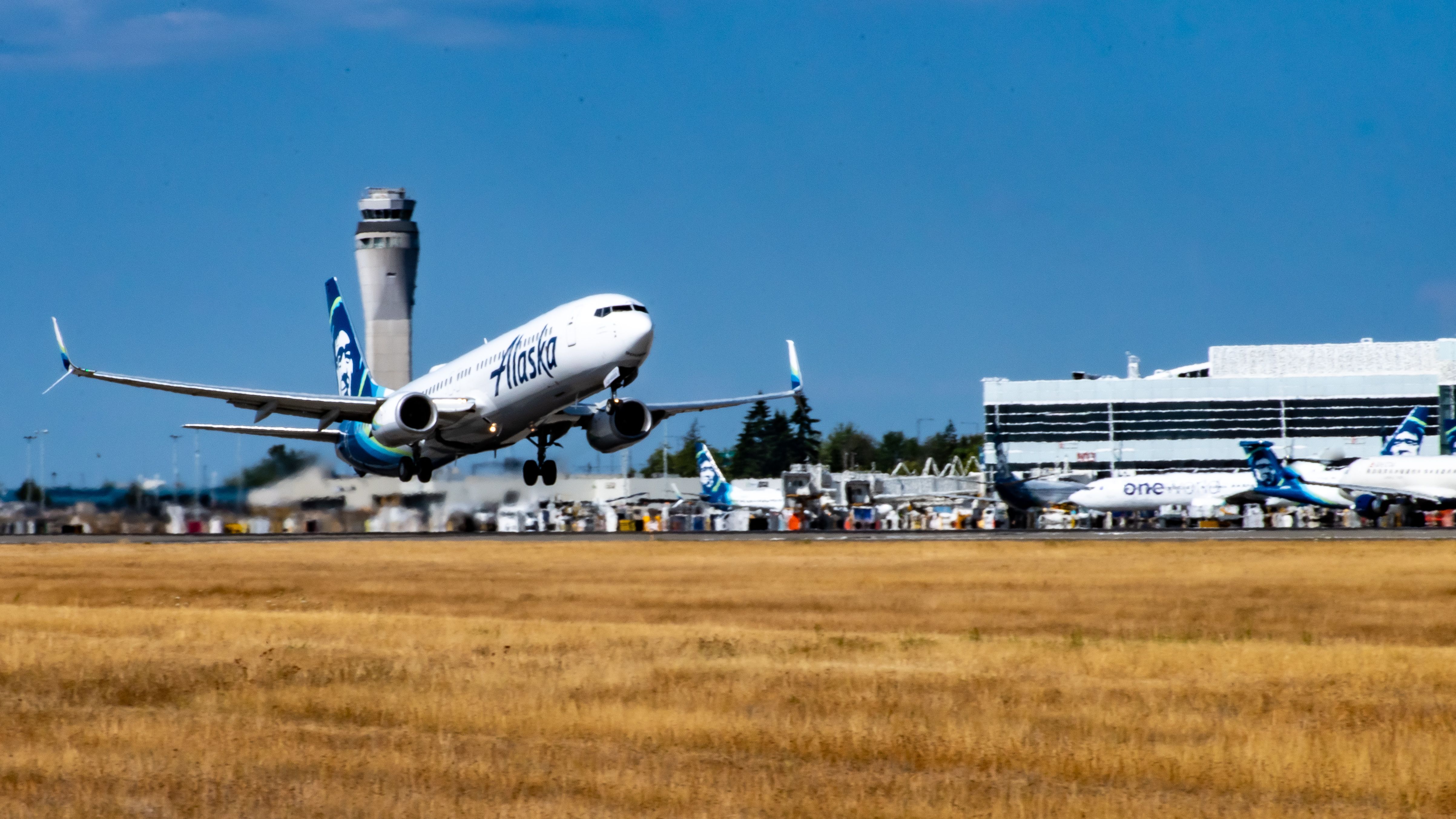 82% of Alaska Airlines Pilots Ratify Industry-Leading Contract