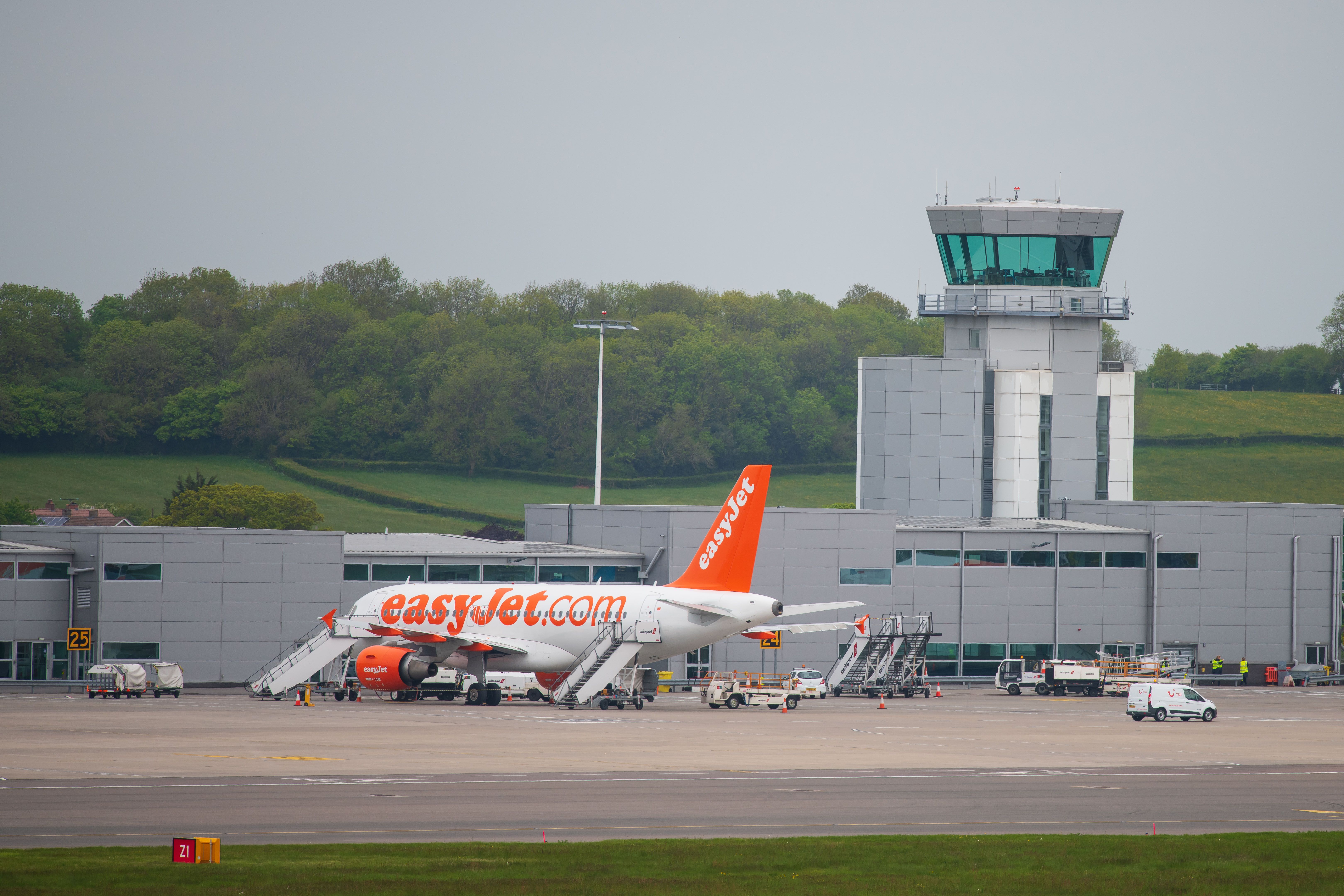 Crowding: Bristol Airport Passengers Face Significant Queues