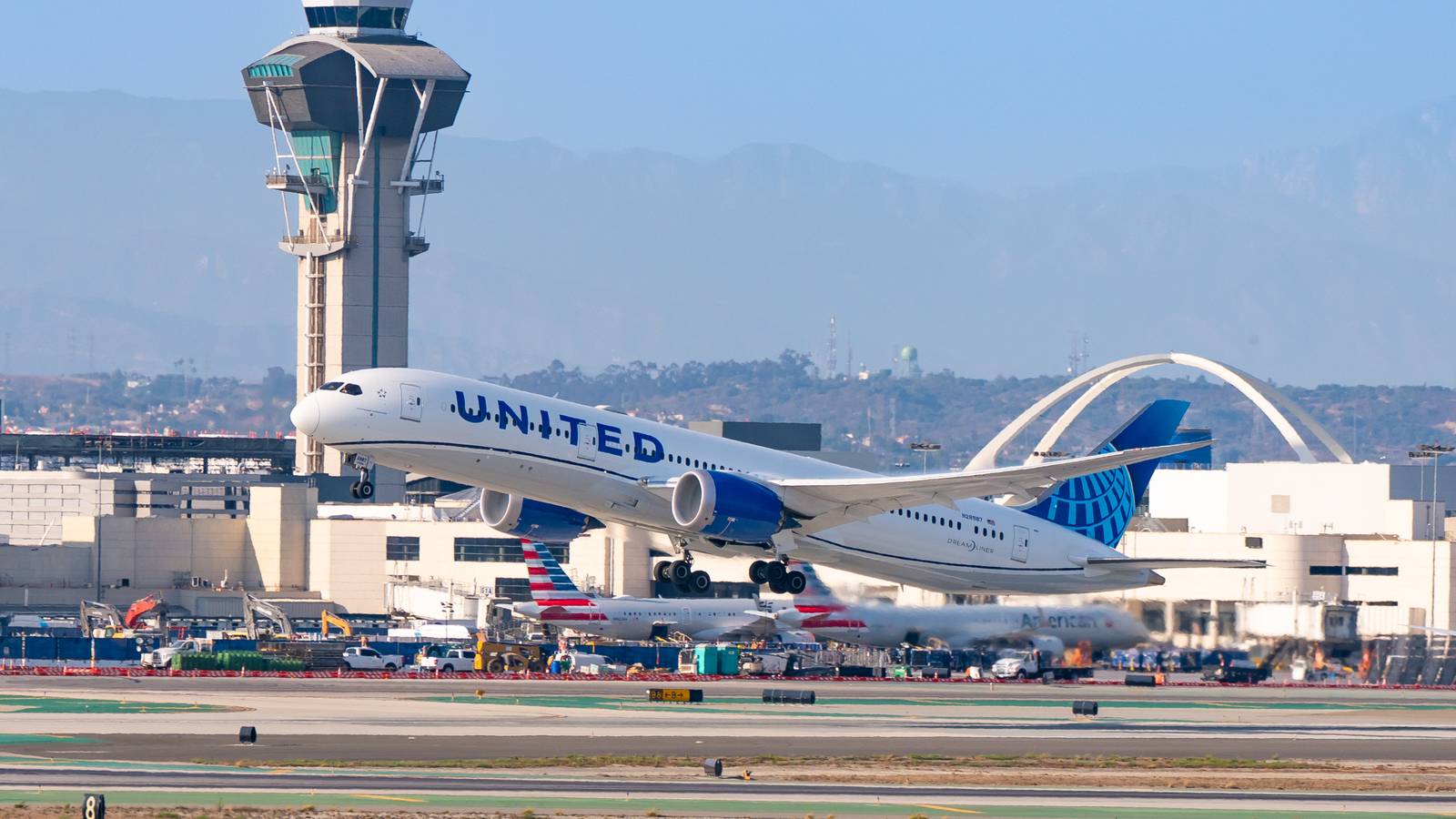 United Airlines Could Be Close To Ordering 100+ Widebody Aircraft