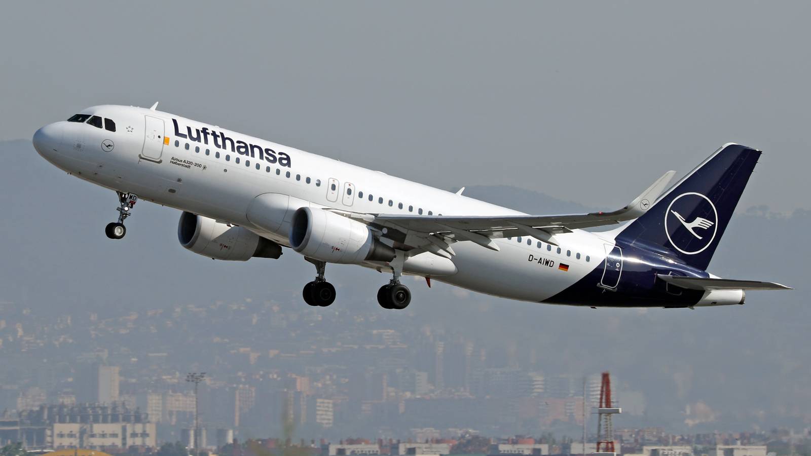 Lufthansa Is Selling Art On Airbus A320 Fuselage But It's Not Cheap