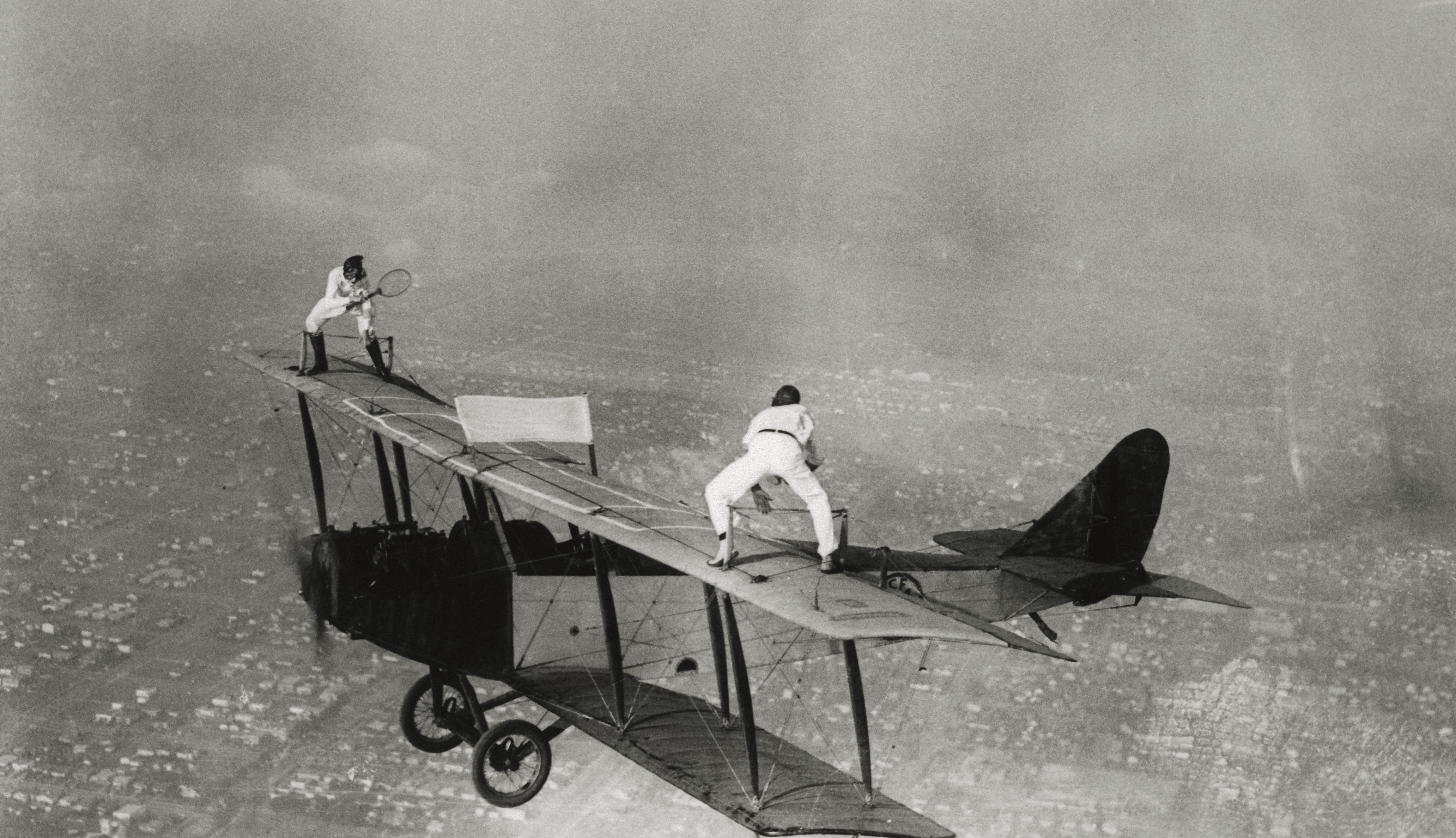 Gladys Roy: The Wingwalker Who Played Tennis On A Flying Biplane's Upper Wing