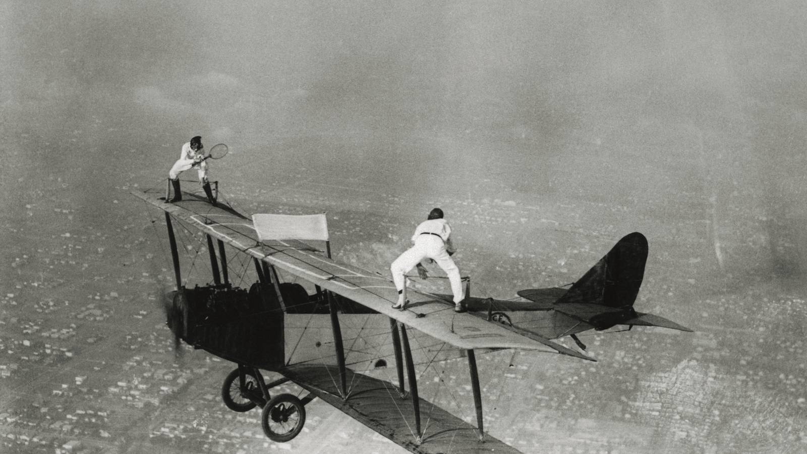Gladys Roy: The Wingwalker Who Played Tennis On A Flying Biplane's Upper Wing