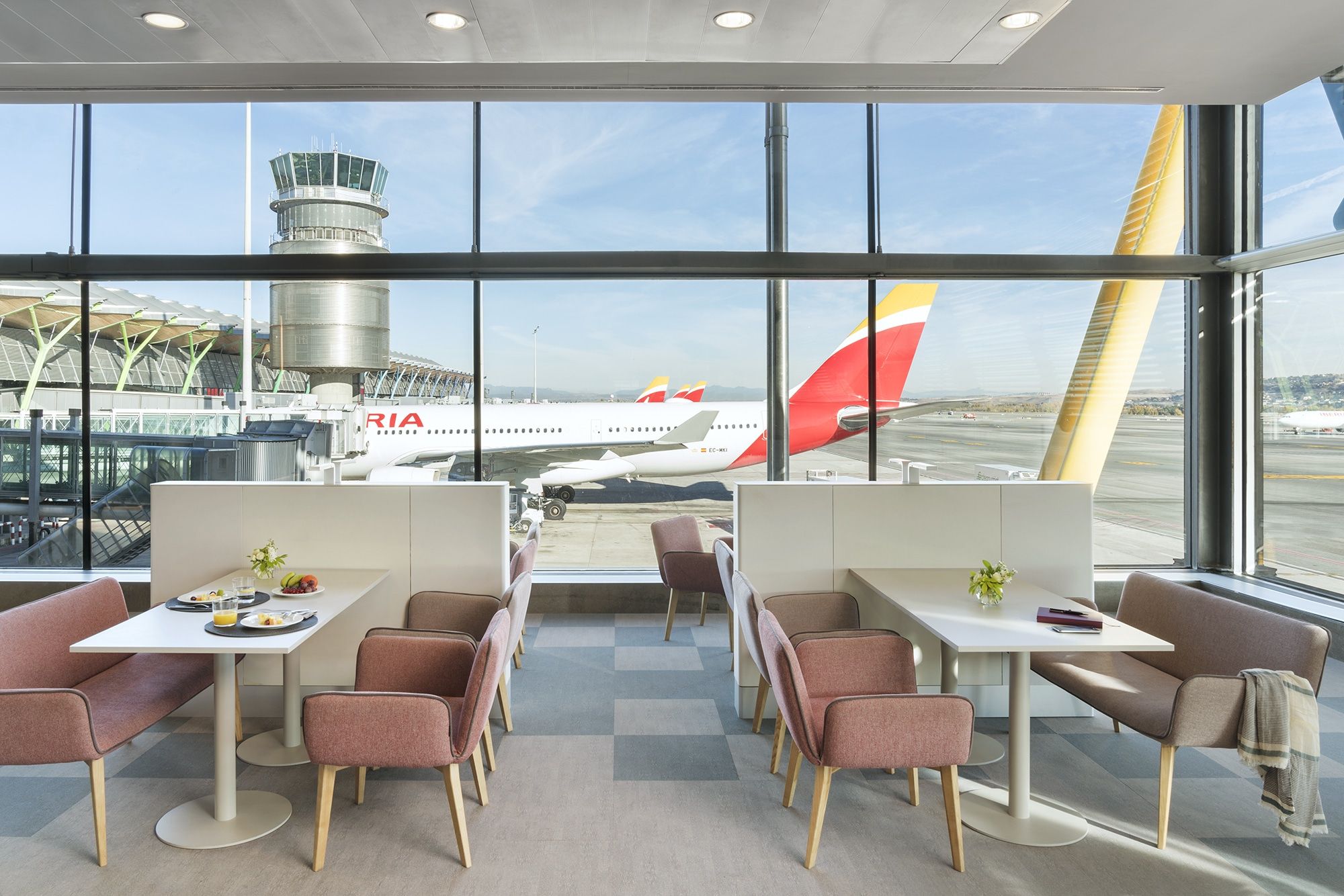 A Guide To Madrid Barajas Airport's Various Lounges