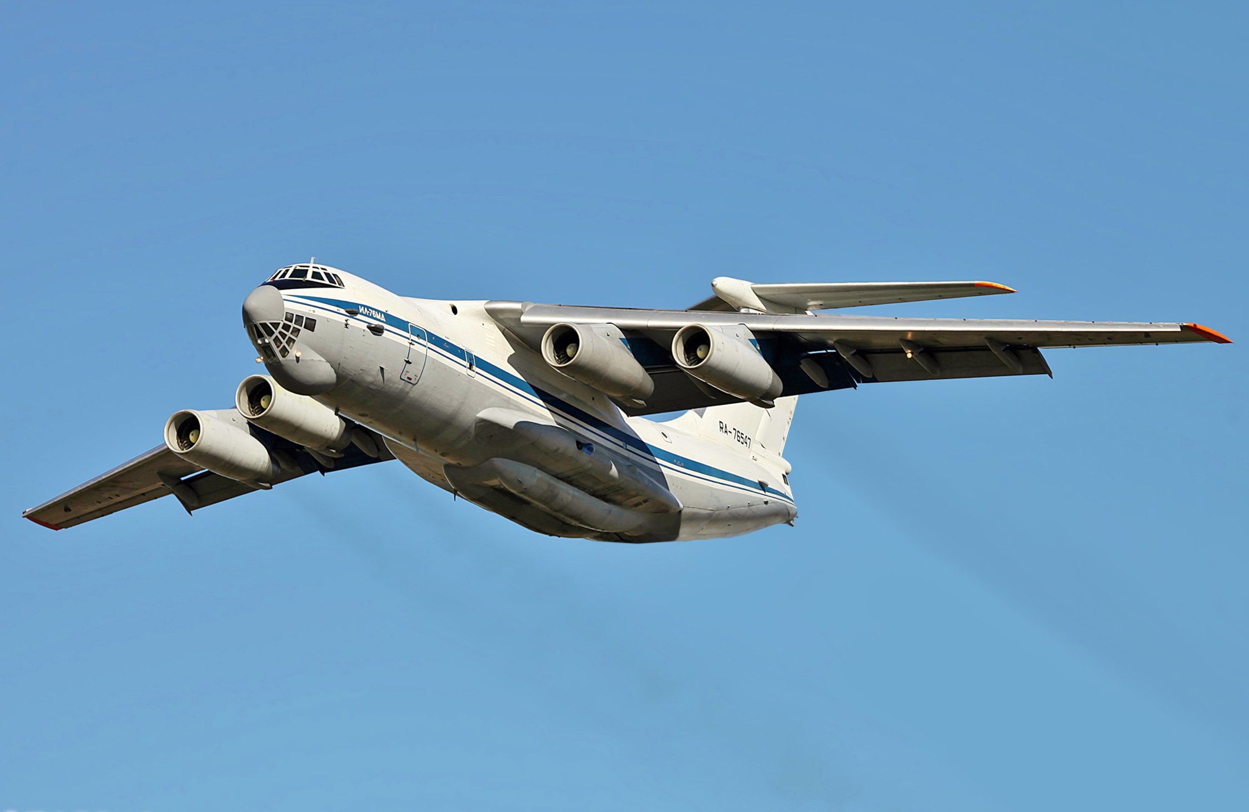 Watch: Huge Ilyushin Il-76 Lands On Blue Ice Runway In Antarctica