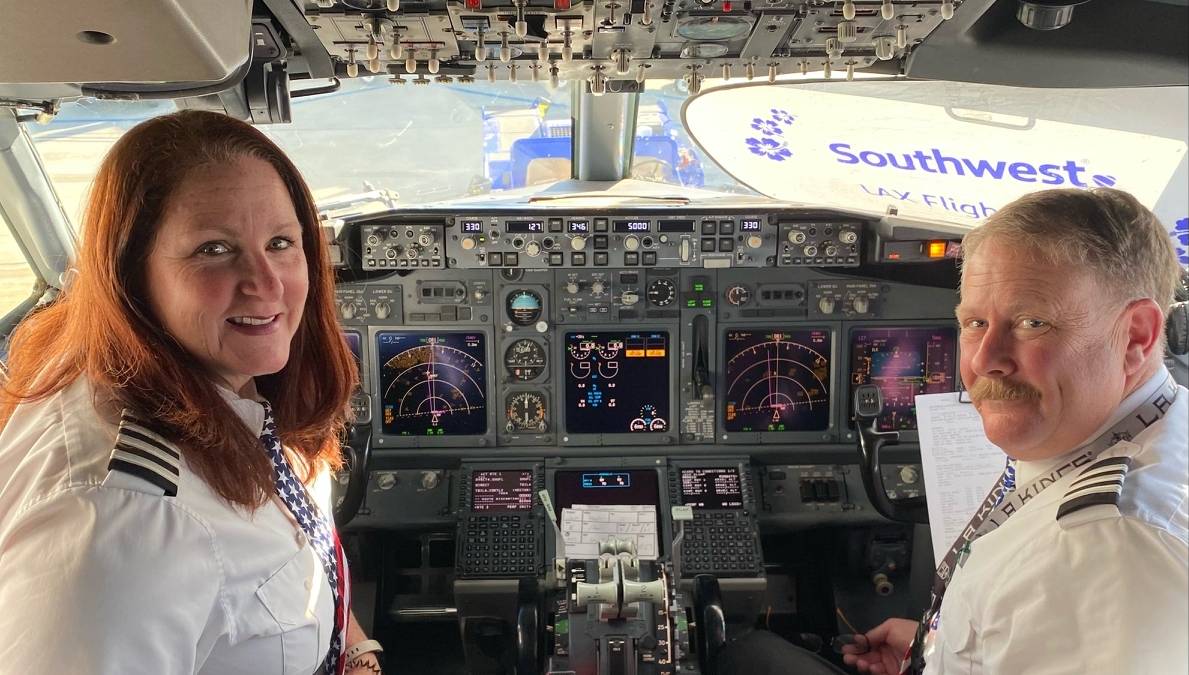 Brother & Sister Pilot Southwest Boeing 737 Flight Together