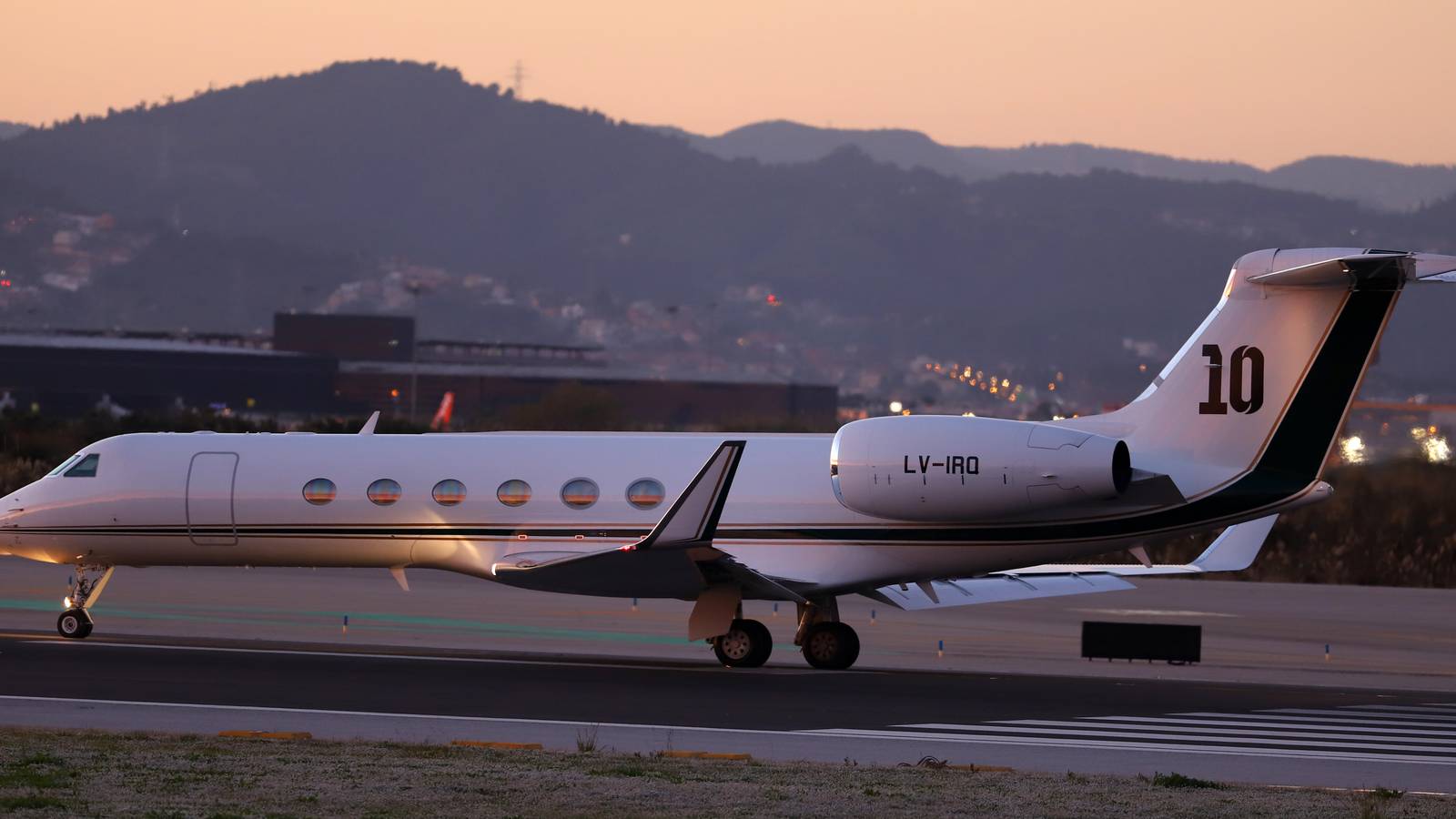 Do Private Jet Crew Get Tips?