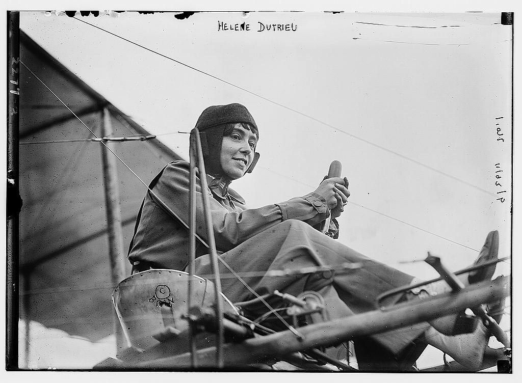 How The Femina Cup Championed Early Aviation's Female Pioneers