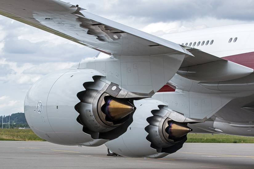 The Boeing 747-8 Vs 747-400 - What's The Difference?