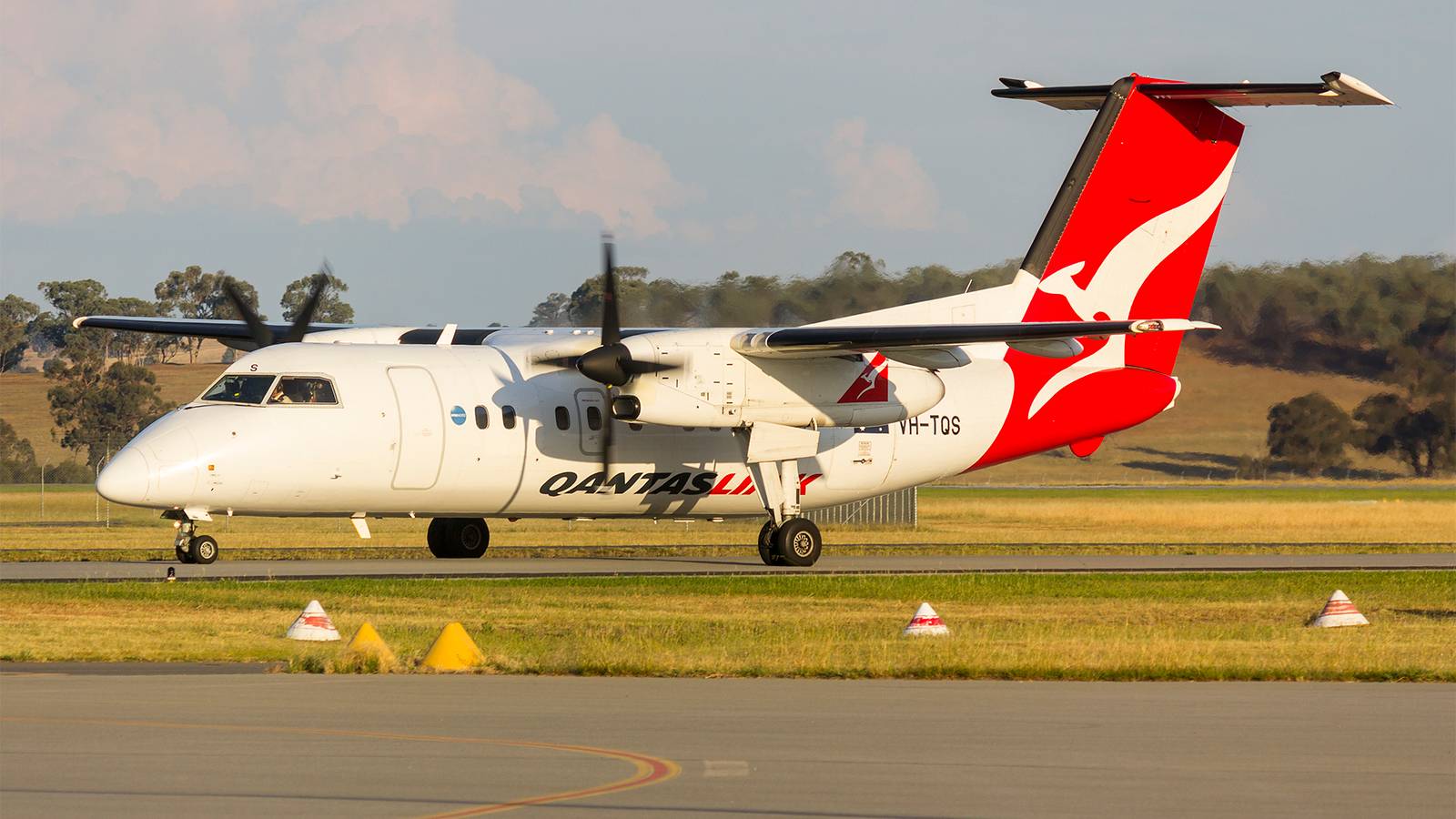 QantasLink Dash 8 Catches Fire In Sydney