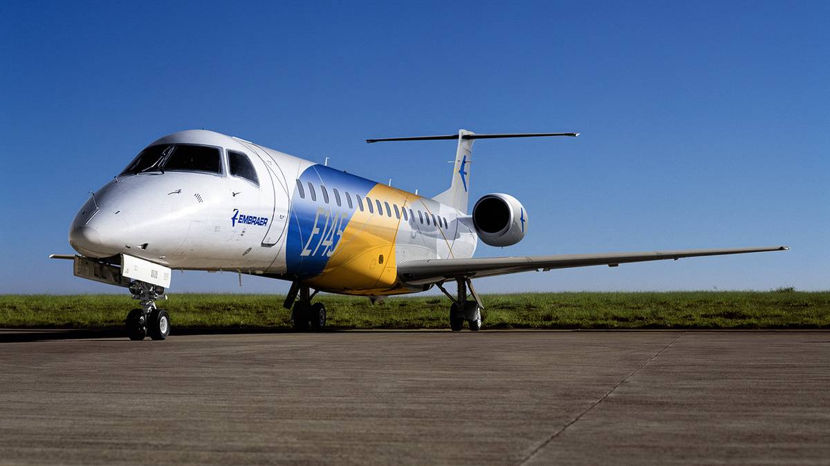Fly Angola Leases An Embraer E145 And Dash 8 From Avmax
