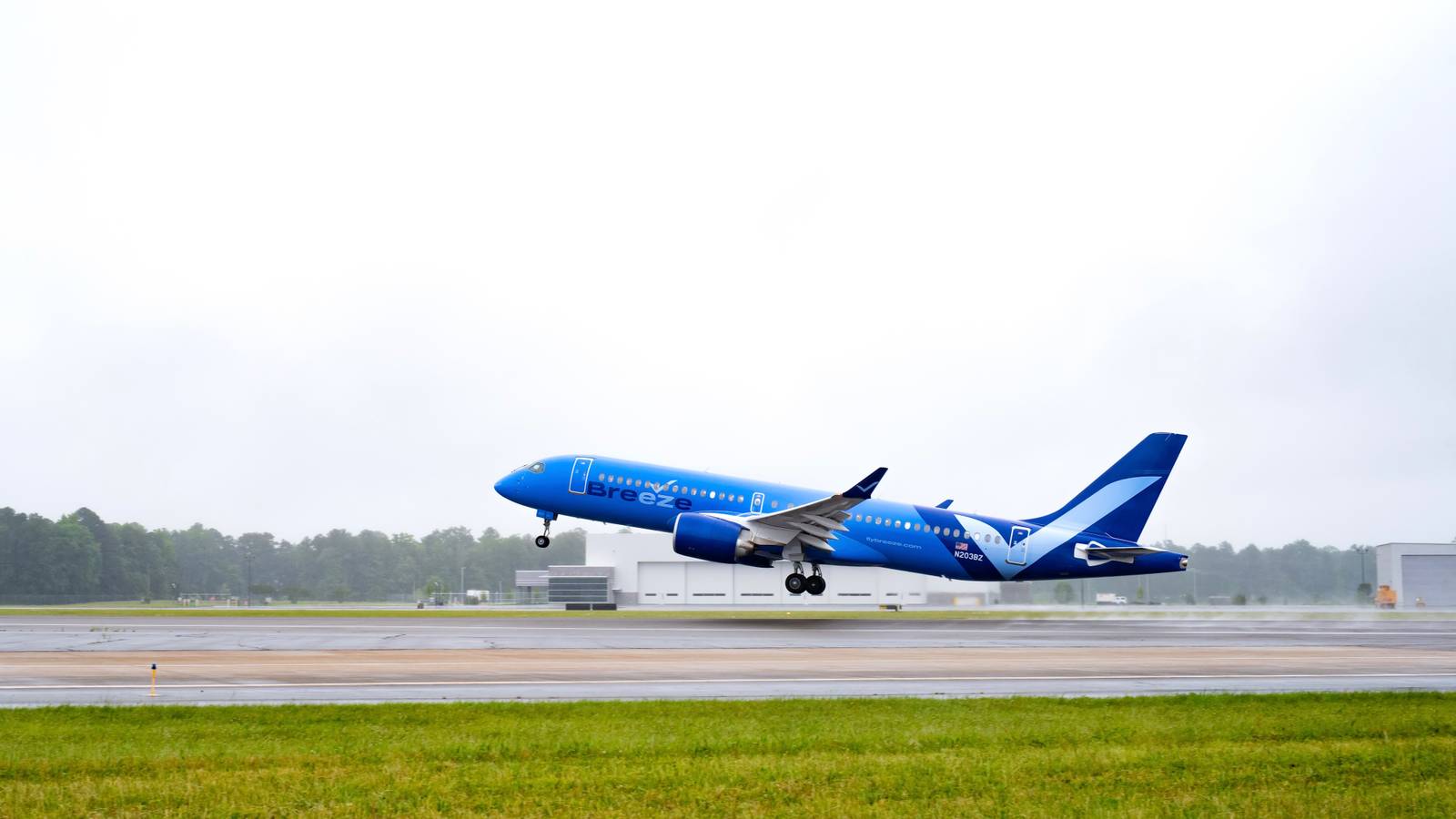 Breeze Airways Prepares For Holiday Season By Launching A New Promotion