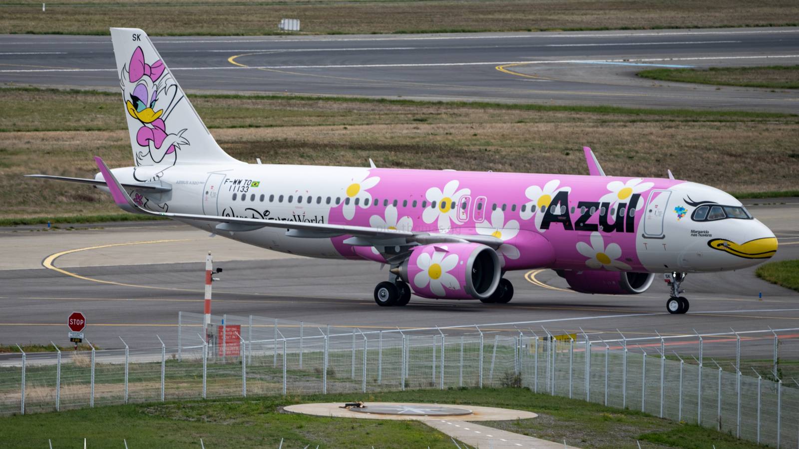 Ducking Marvellous: Azul's Disney Daisy Duck A320neo Spotted In Toulouse