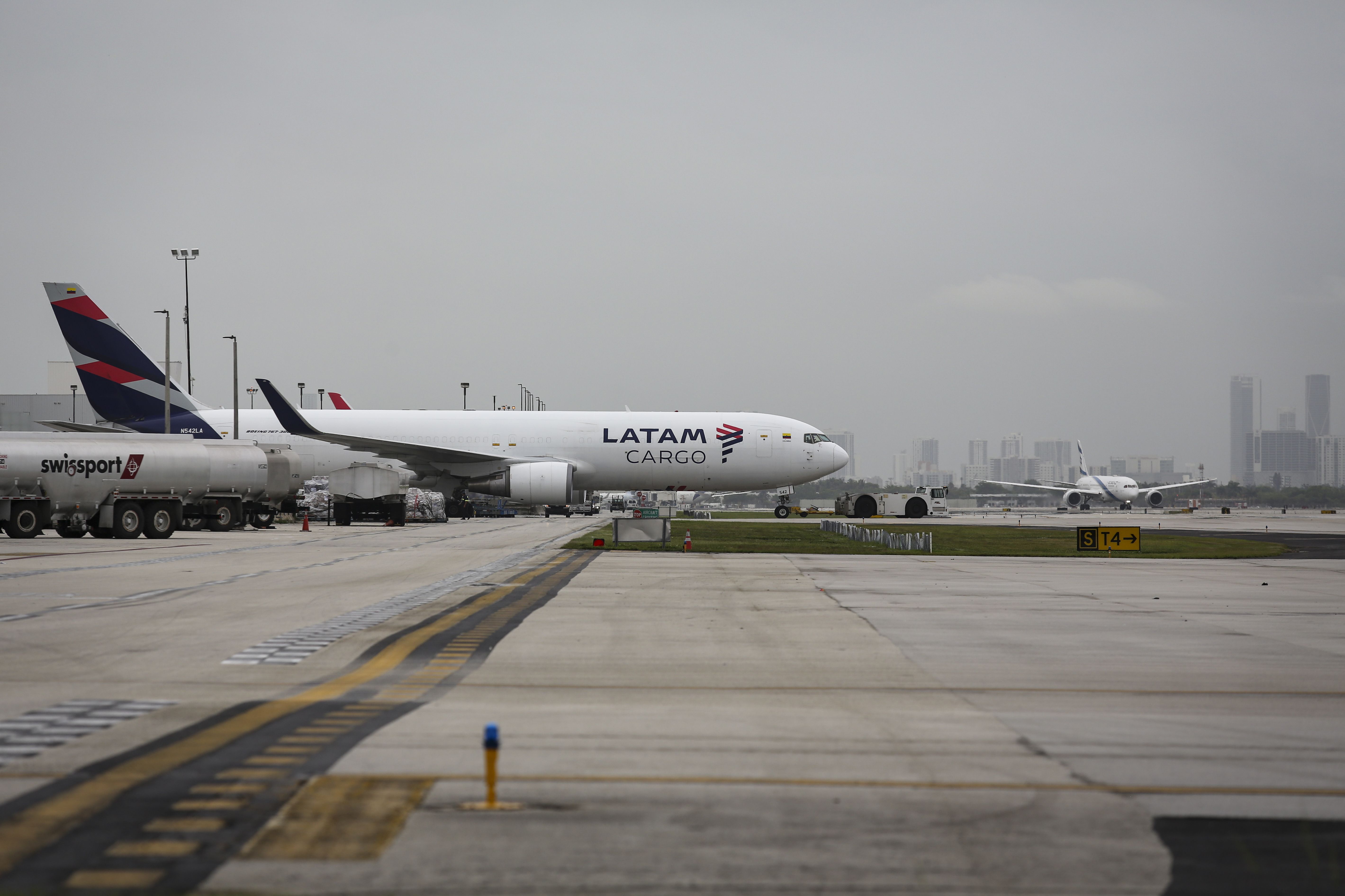 LATAM Cargo Flies Chile's 1st White Rhino To Colombia