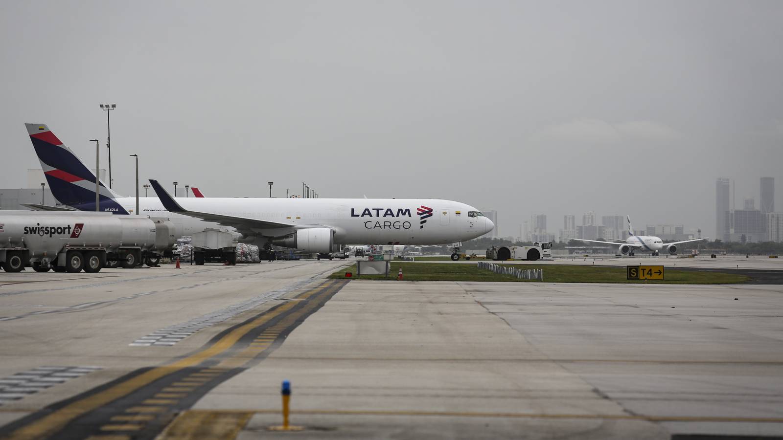 LATAM Cargo Flies Chile's 1st White Rhino To Colombia
