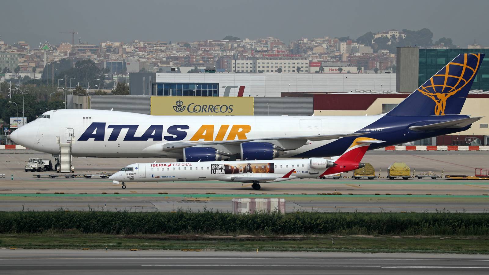 What's The Difference Between Passenger & Cargo Aircraft?