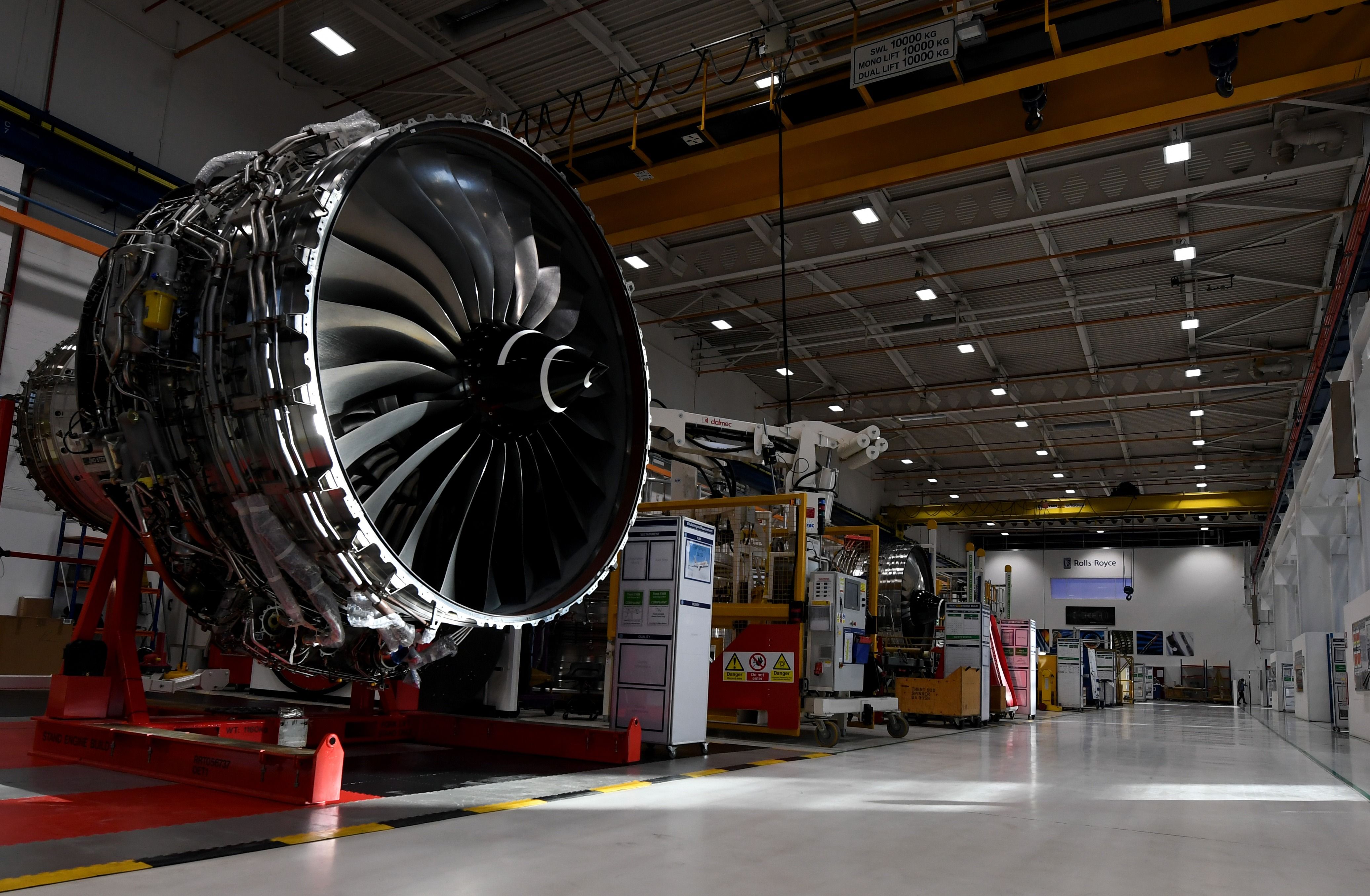 How Is Engine Oil Routed Within Subsystems of Aircraft Engines?