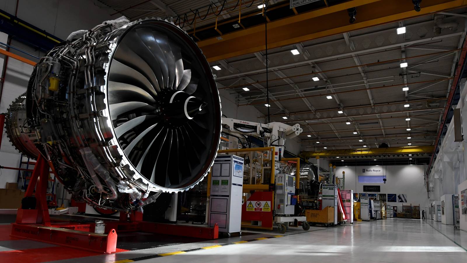 How Is Engine Oil Routed Within Subsystems of Aircraft Engines?