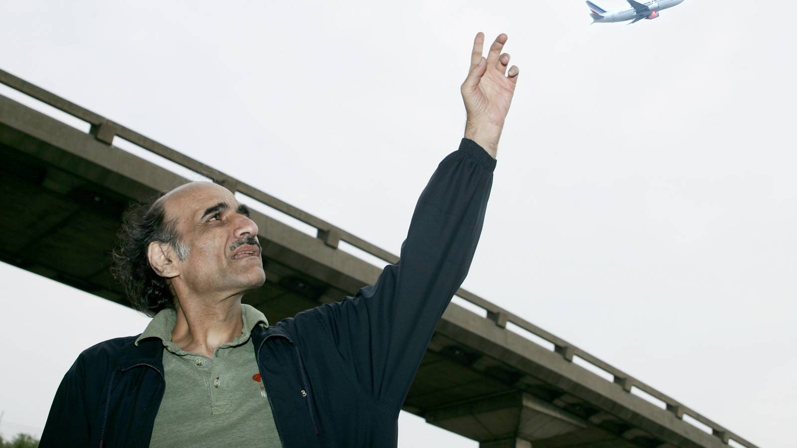 Iranian Exile Who Inspired 'The Terminal' Dies At Paris Charles De Gaulle