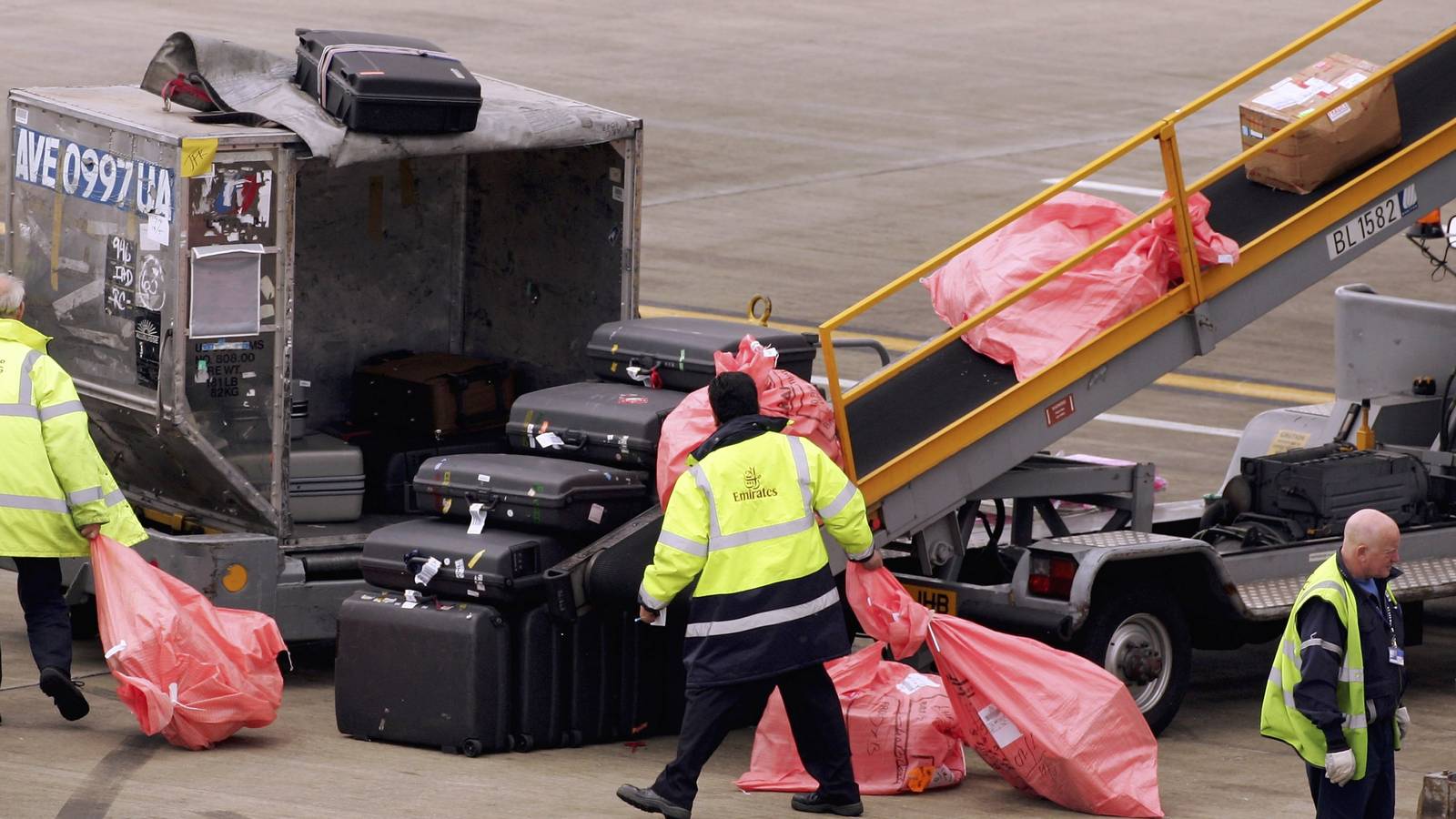 How UK Passengers Can Avoid Dropping Checked Baggage On The Day Of Their Flight