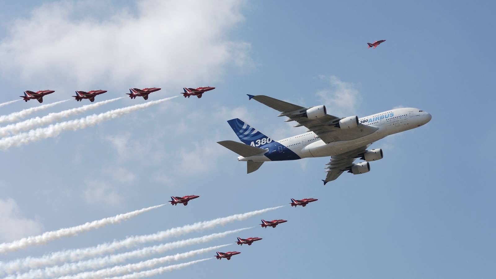 Emirates' Airbus A380 Will Perform With The Red Arrows