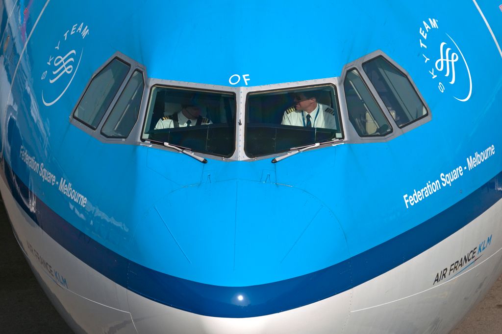 Cool: KLM Airbus A330 Pilot Captures Inflight Footage Of Falcon