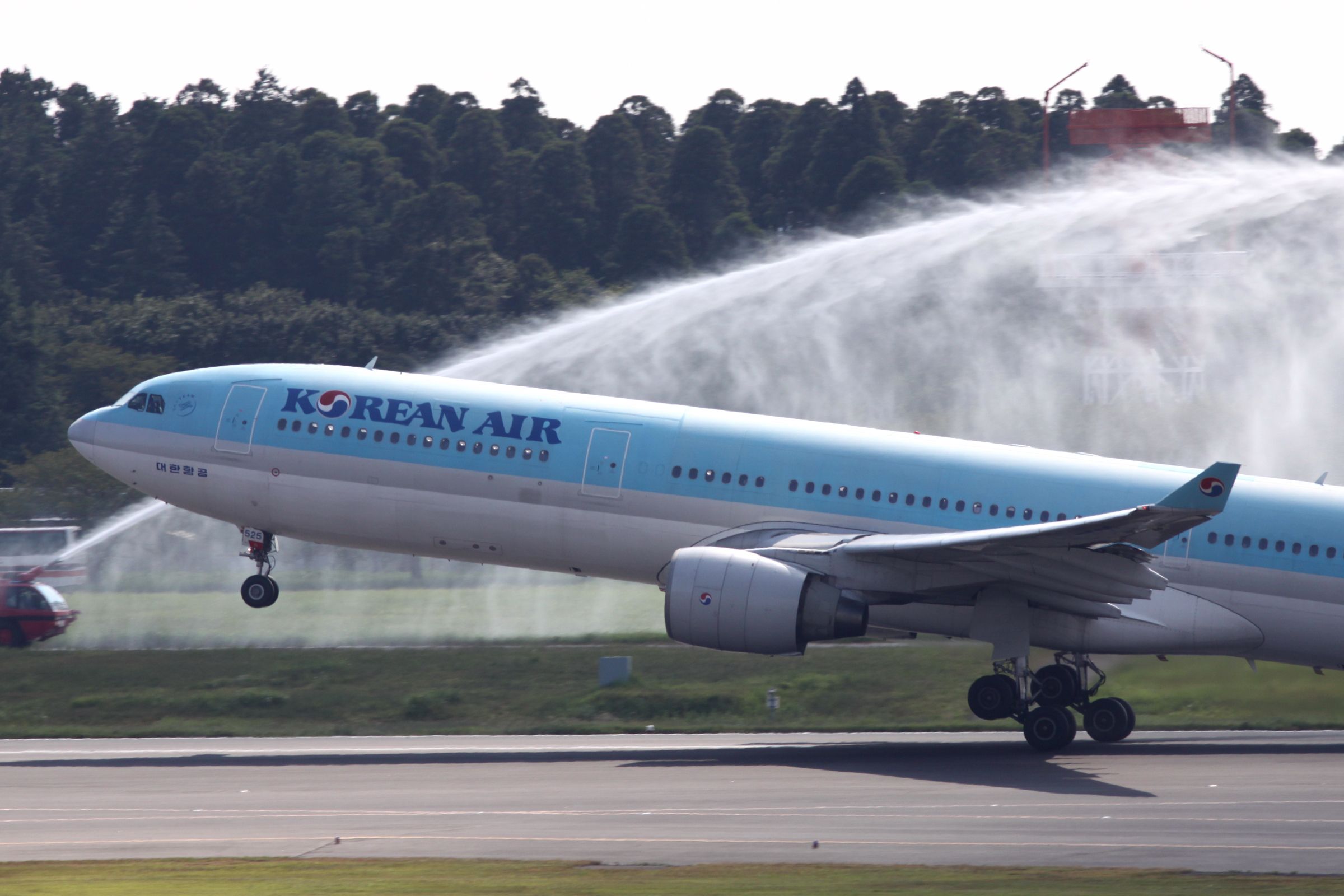 2 Weeks On: Korean Air Airbus A330 Remains At The End Of Runway