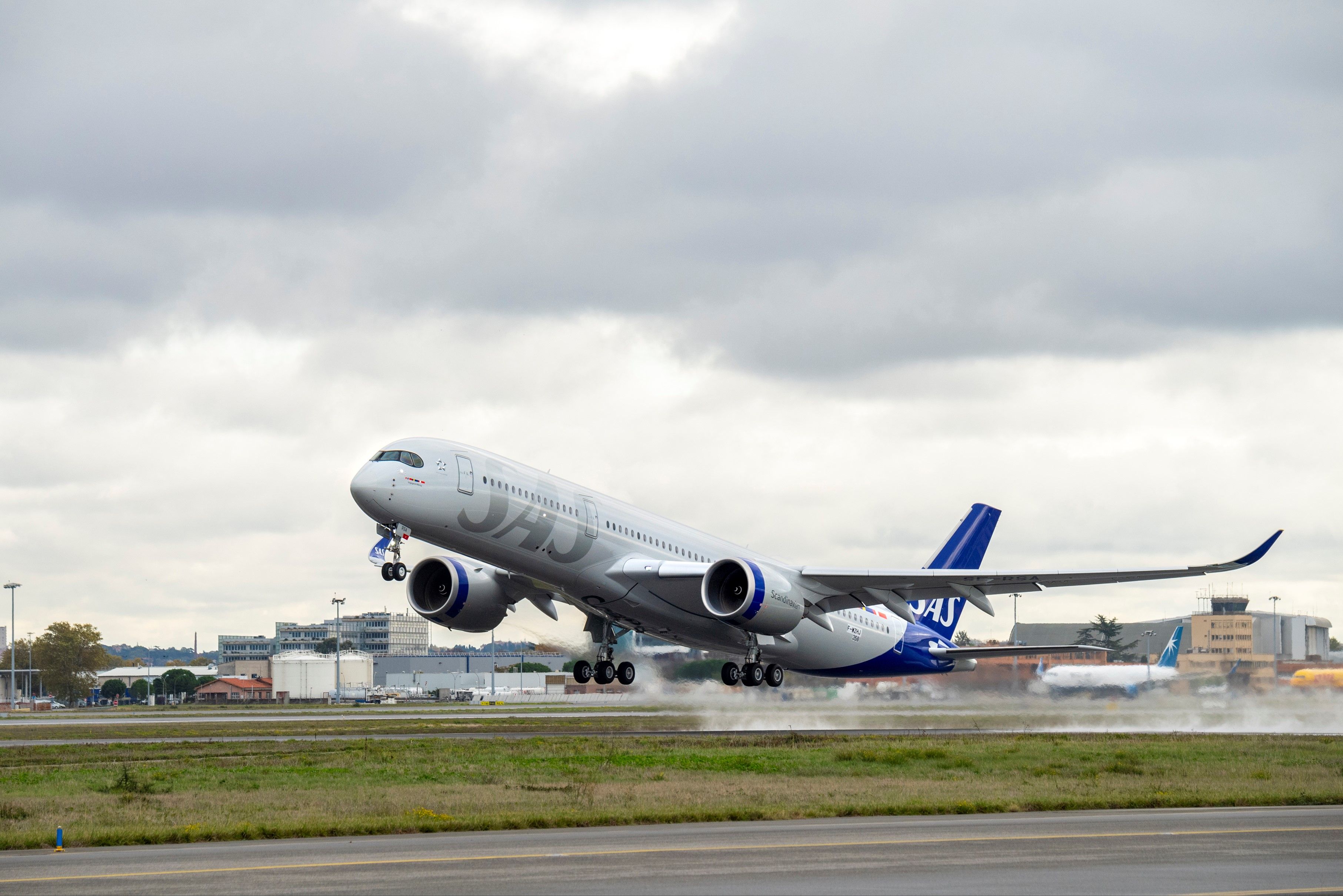 Bankruptcy Protection May Drag On As SAS' Losses Grow