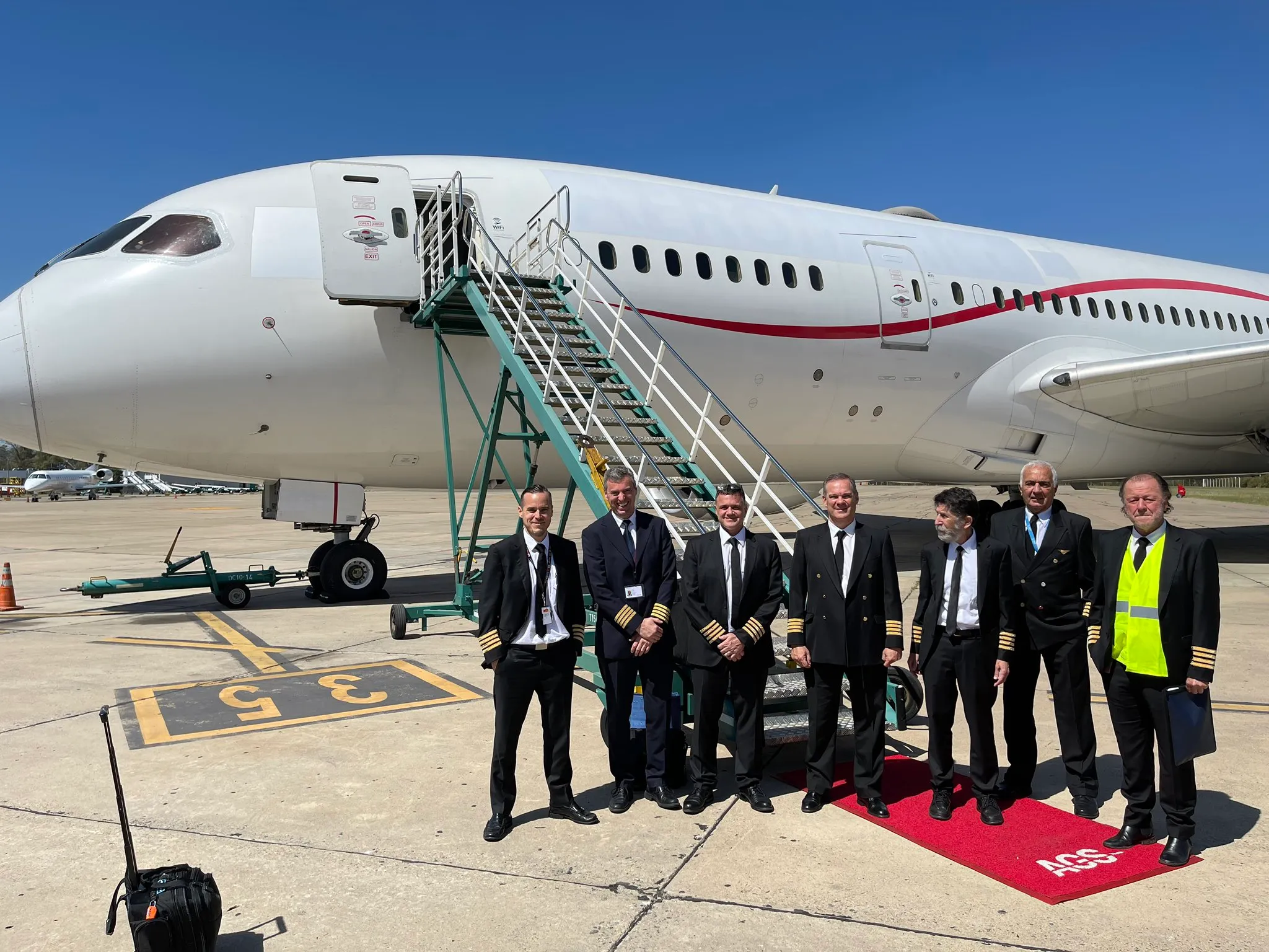 Enrique Pineyro and his team at the steps of his Boeing 787