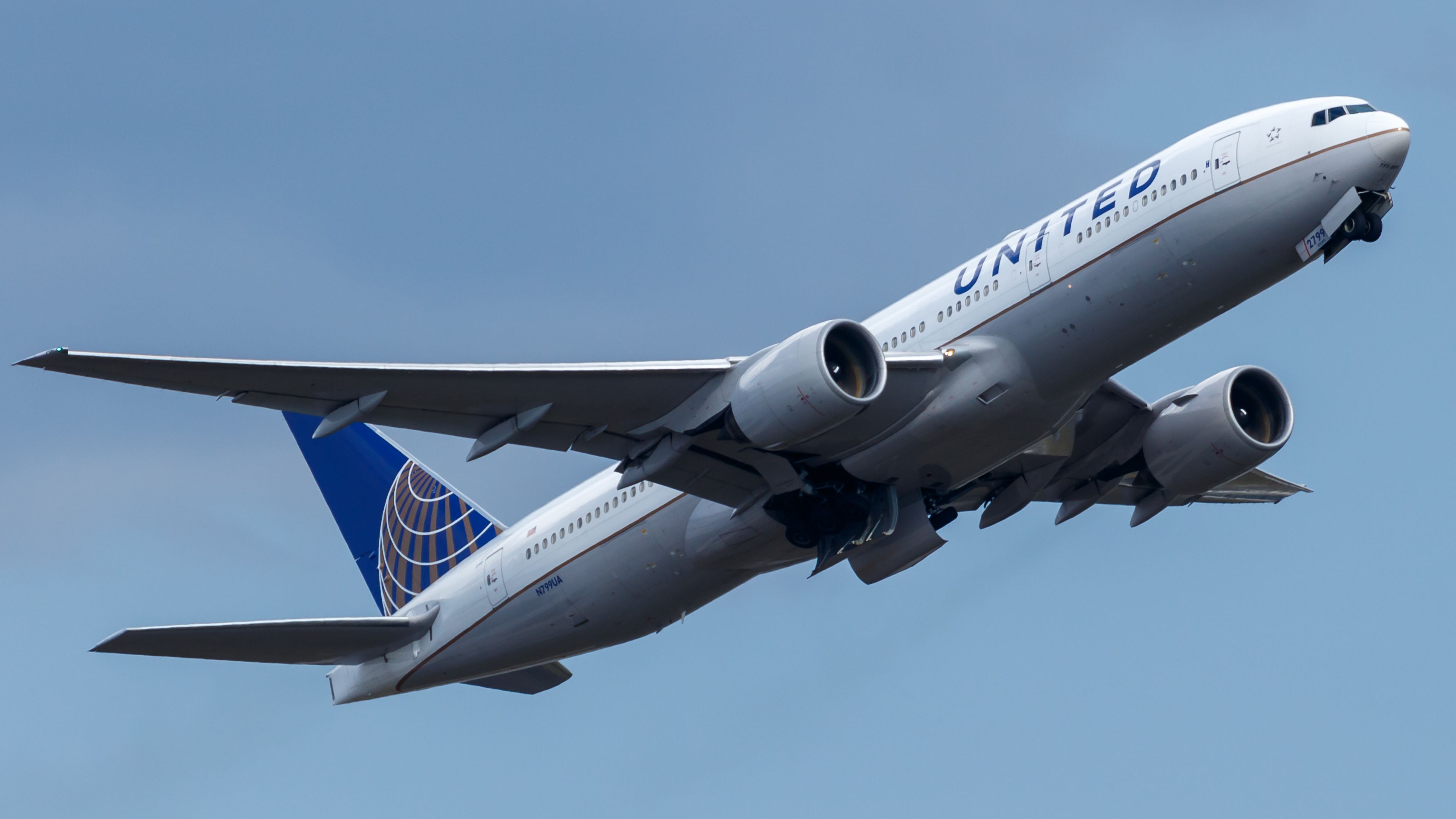 United Airlines Delays San Francisco-Hong Kong Return Until March