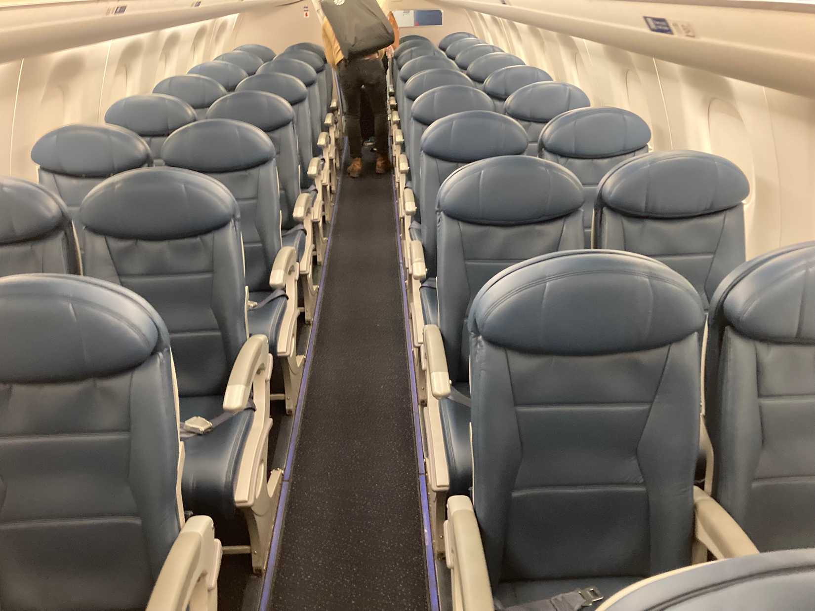 Delta Embraer E175 Seat Map: 76-Seat Layout & Amenities