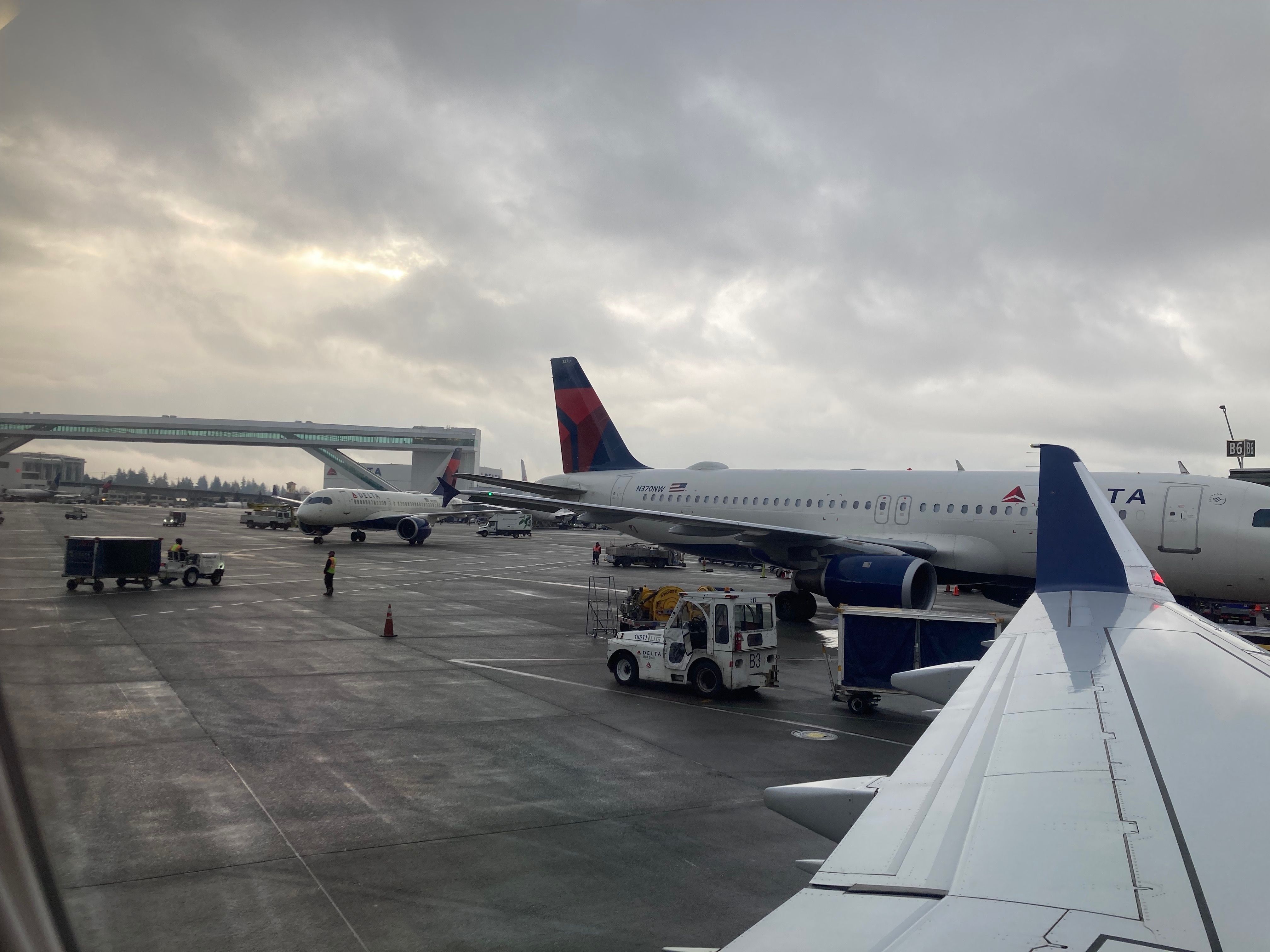 Delta Connection Embraer E175 To Seattle