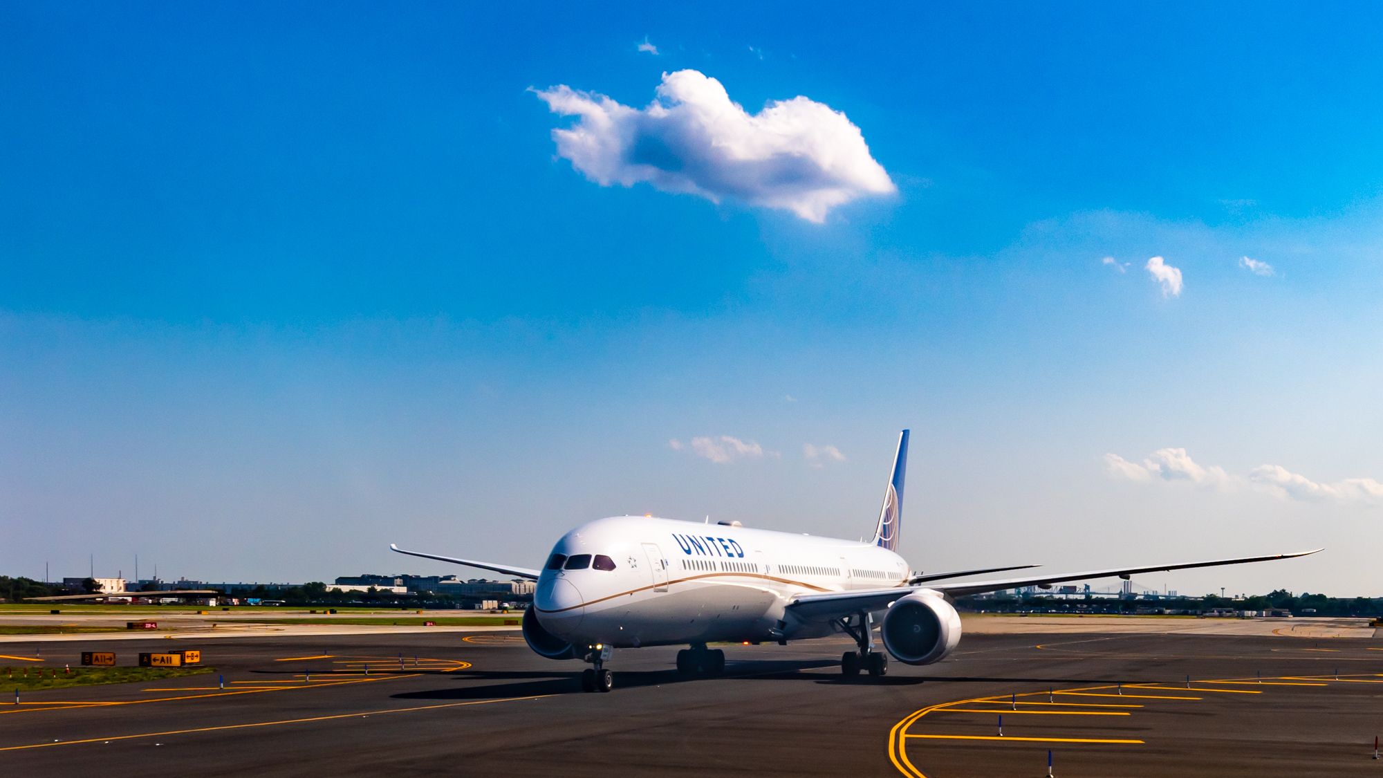 United Airlines Pilots Picket In Newark Over Contract Negotiations