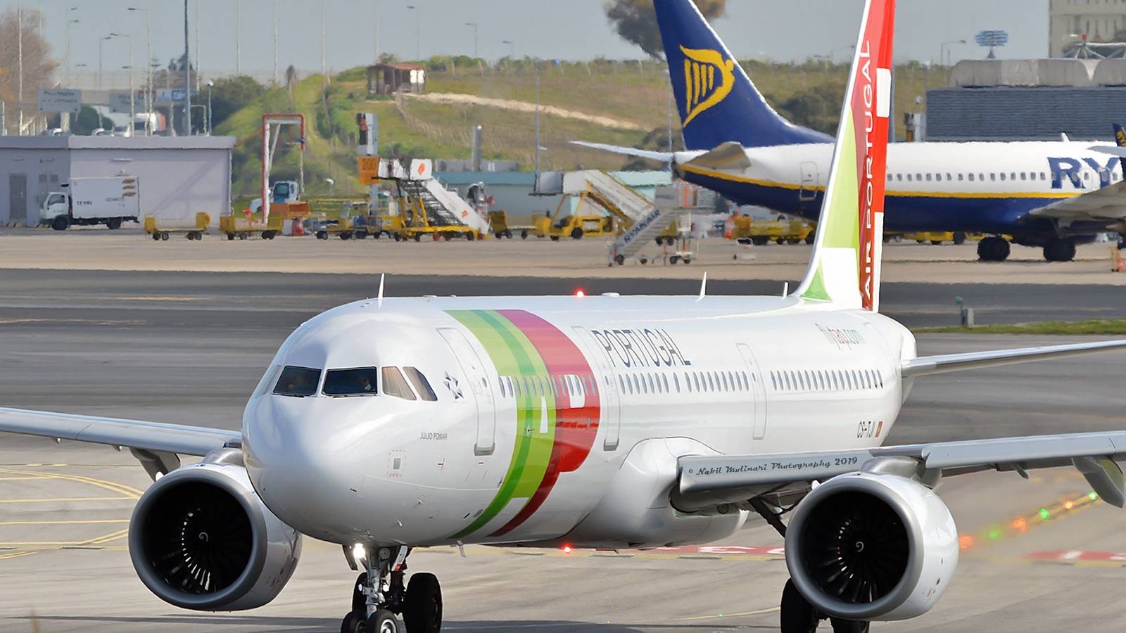 Can You Fly Around The World Using Only Narrowbody Flights?