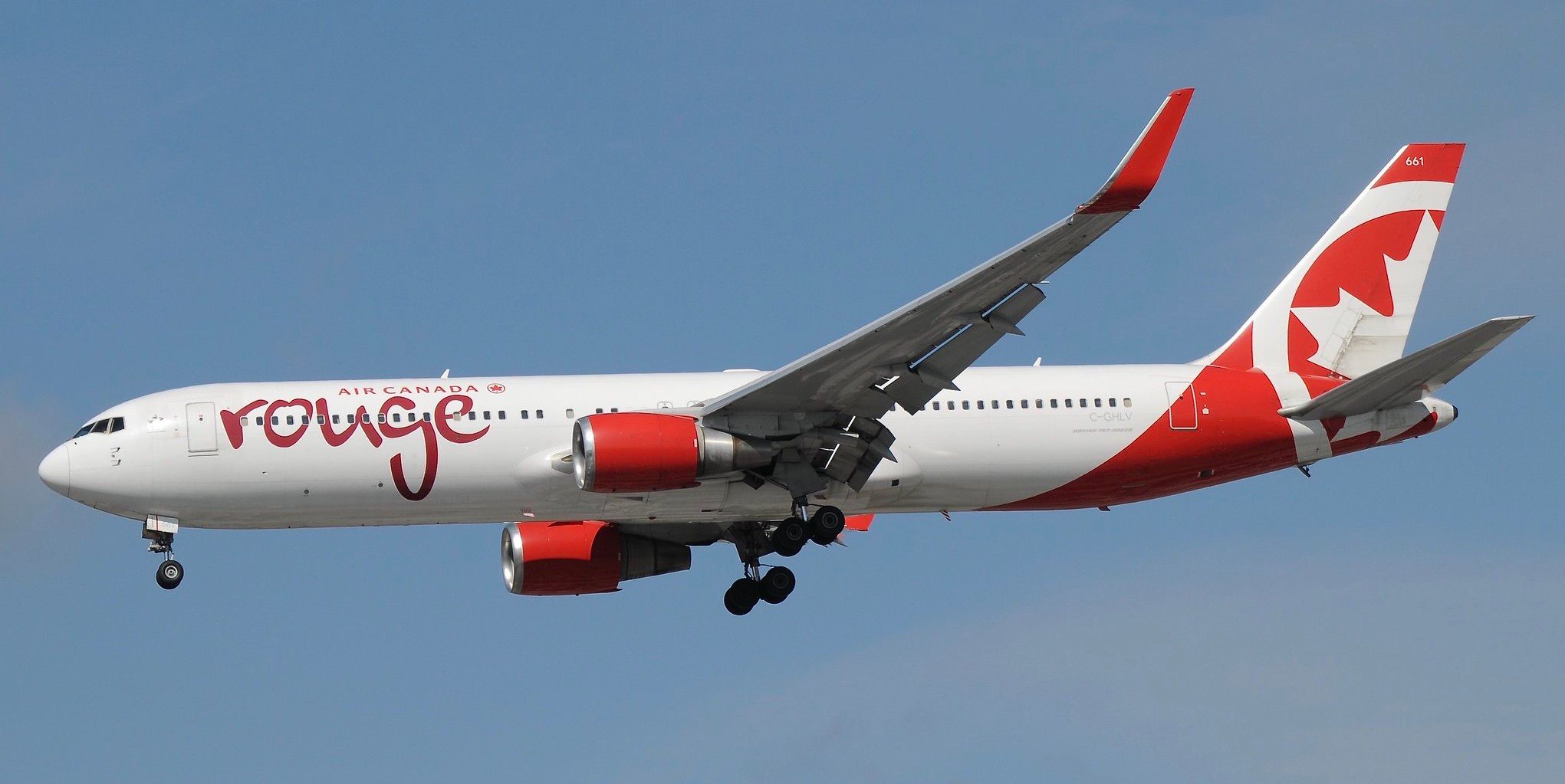 Air Canada Boeing 767-300 Suffers Cracked Windshield Over West Virginia