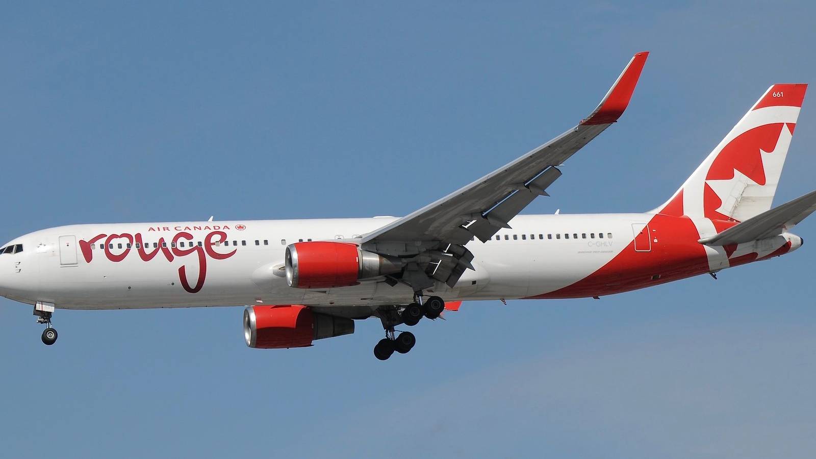Air Canada Boeing 767-300 Suffers Cracked Windshield Over West Virginia