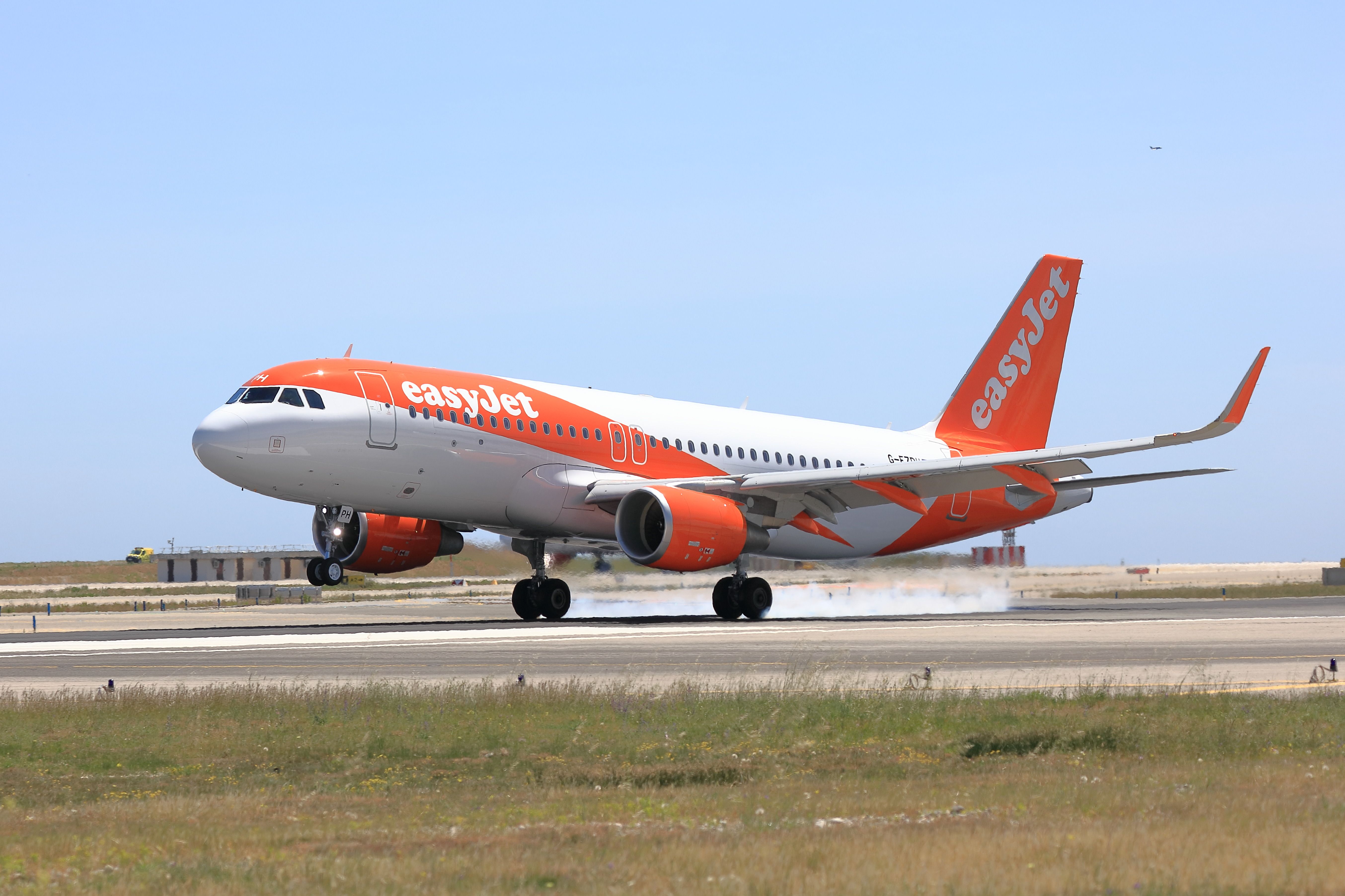 Bomb Threat Behind Late Night easyJet Prague Diversion