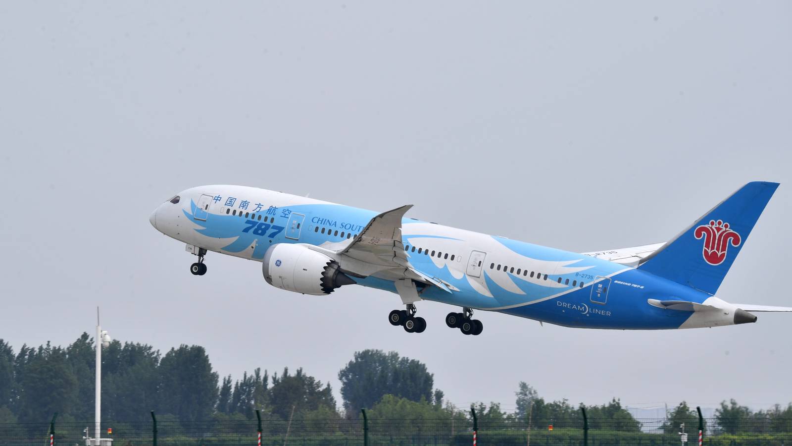 Six Chinese Airlines Back At Melbourne Airport As Bonza Readies For Avalon Debut