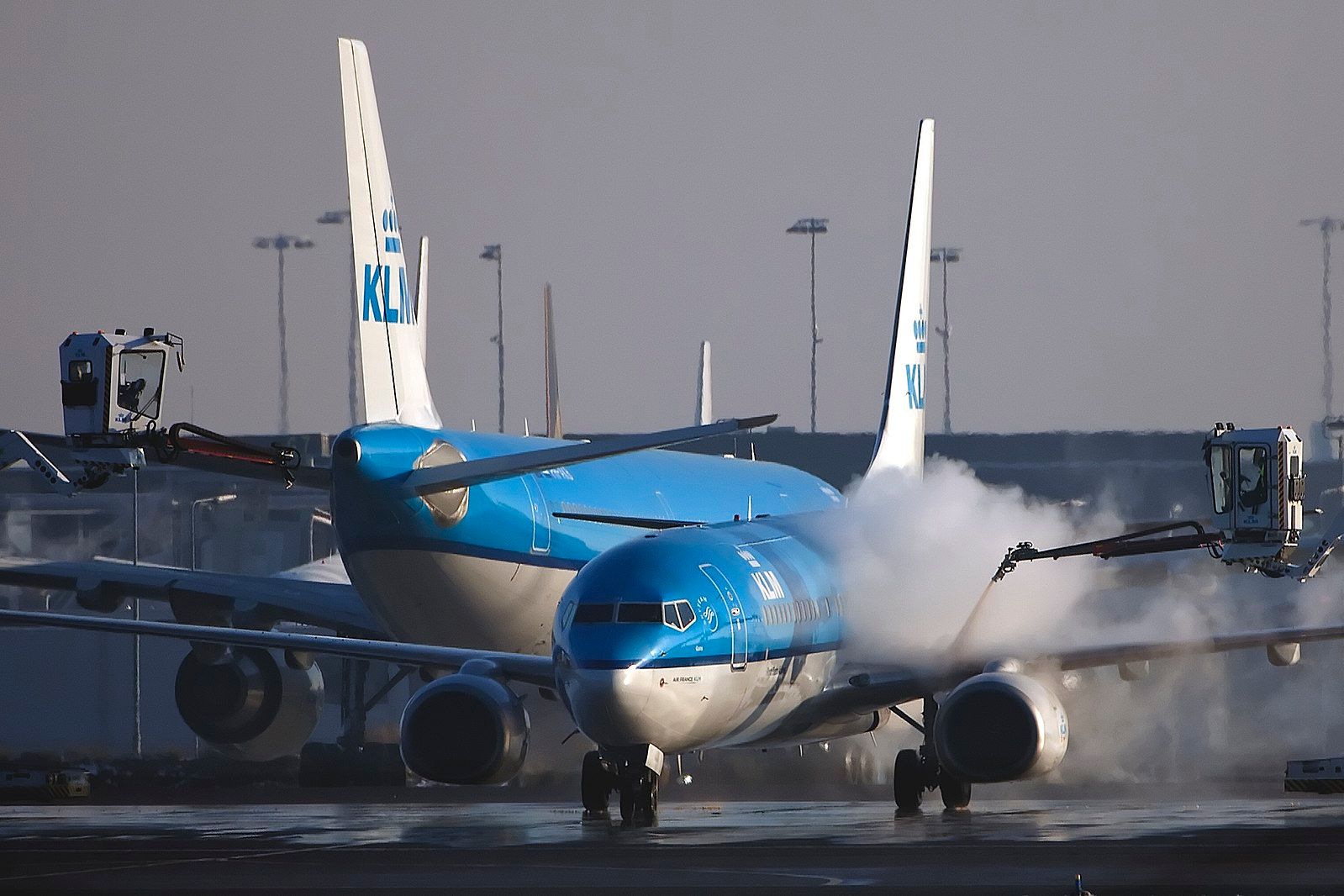How Aircraft Ground De-Icing And Anti-Icing Works