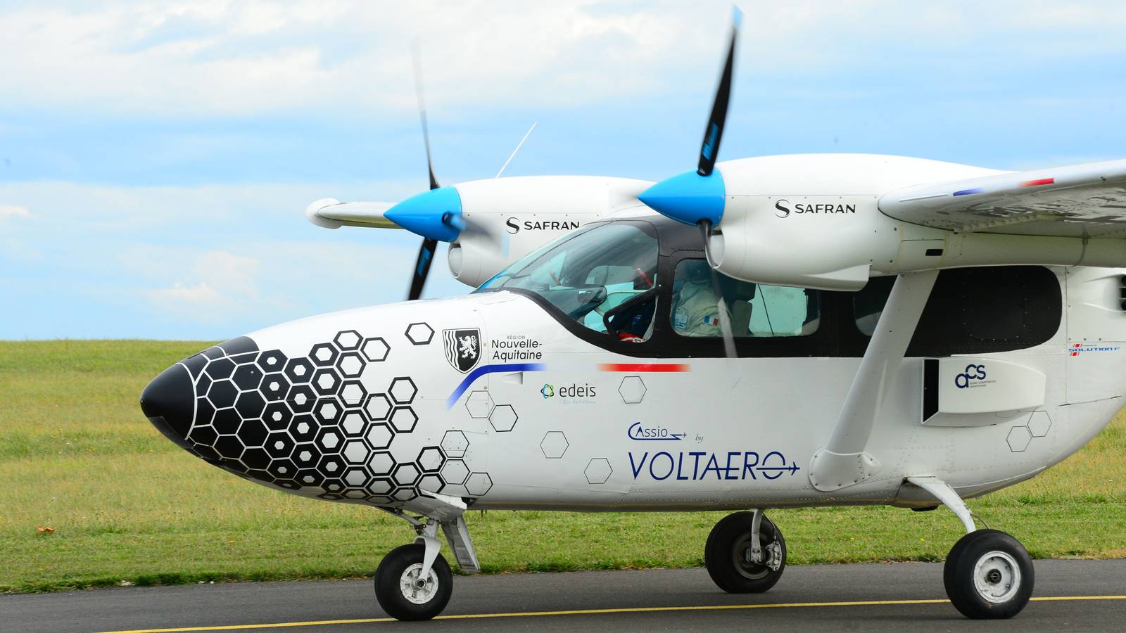 What Are The Propulsive Gains Of A Hybrid Electric Aircraft?